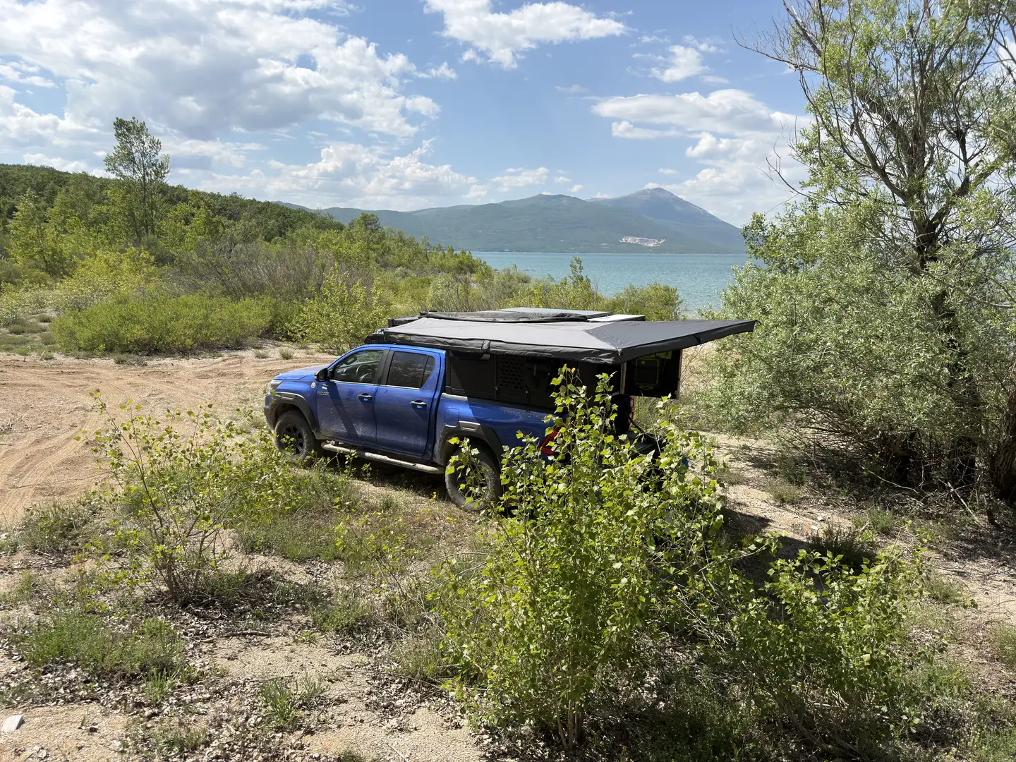 Toyota Hilux 4x4 Double Cab Autm. Invincible Overlander - 2