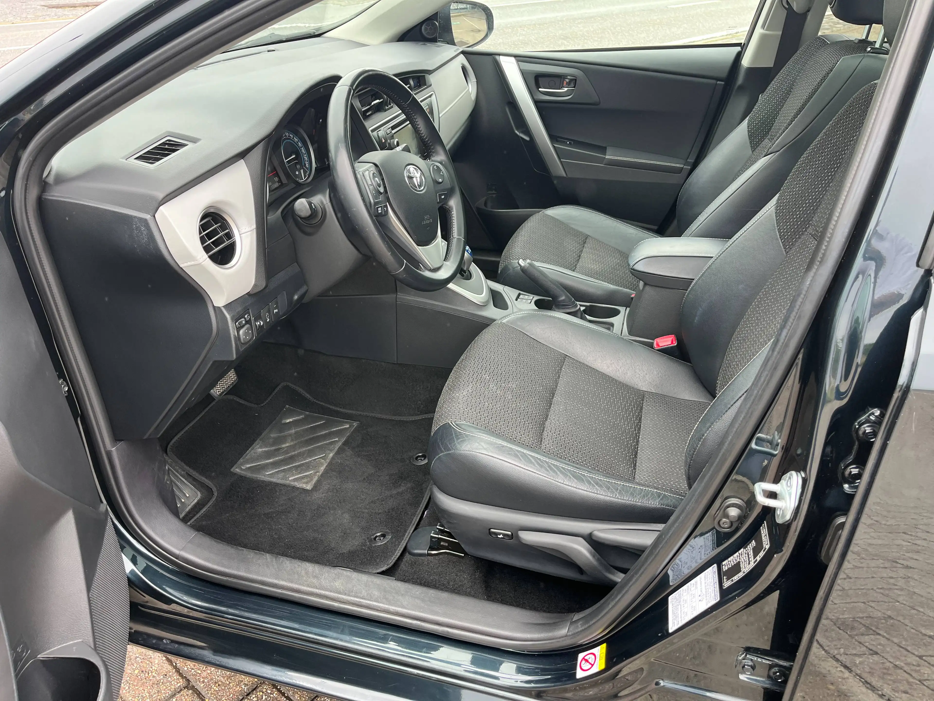 Toyota Auris Auris SW HEV 1.8i HSD Premium CVT — photo 10