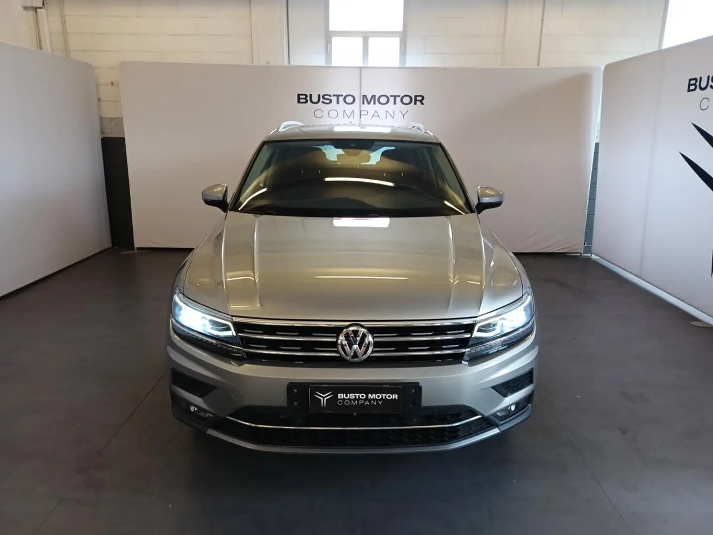 Volkswagen Tiguan 2.0 TDI DSG 4MOTION Business BlueMotion Silber - 2