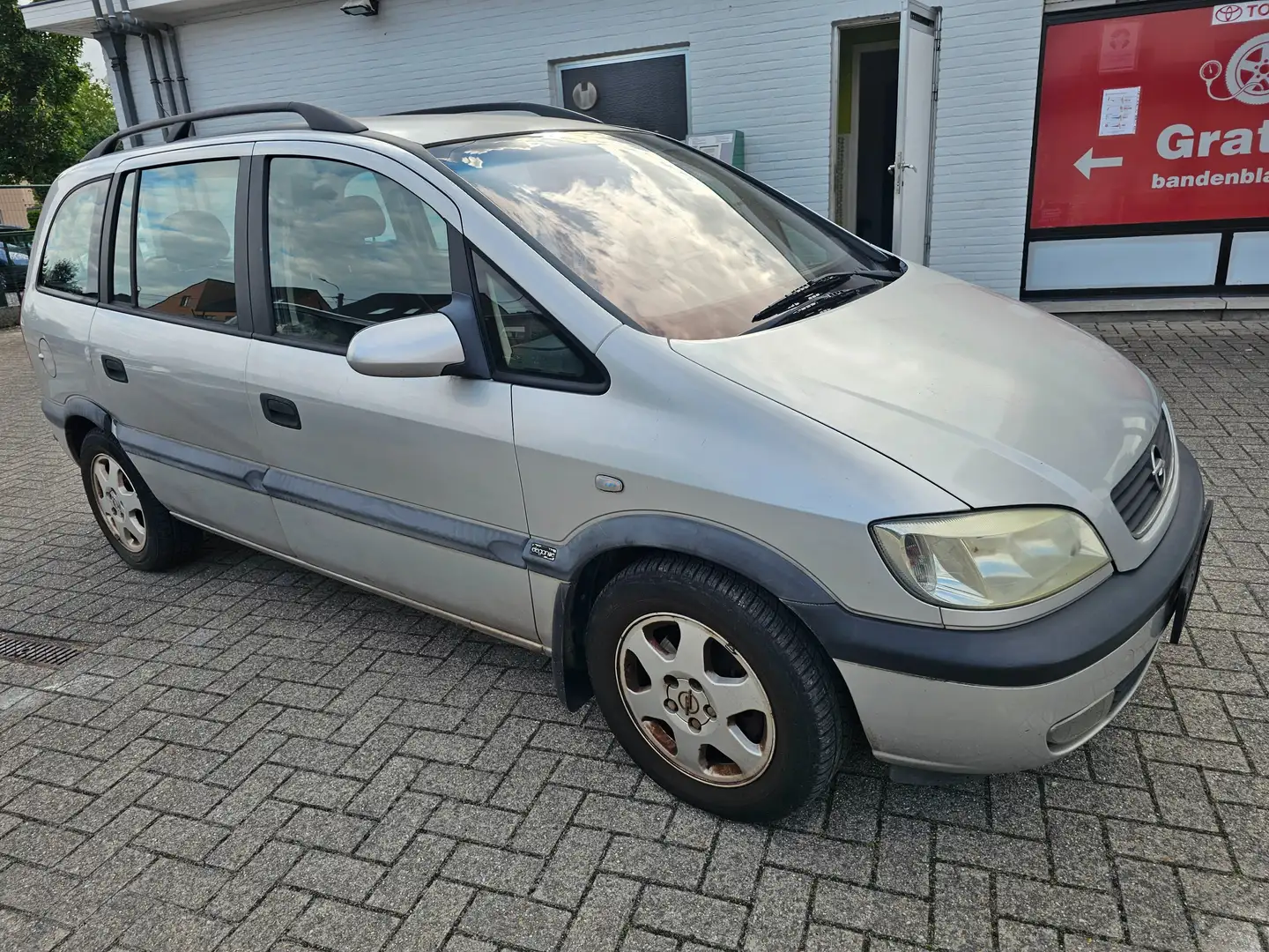 Opel Zafira 1.8i XE1 16v Comfort Gris - 2
