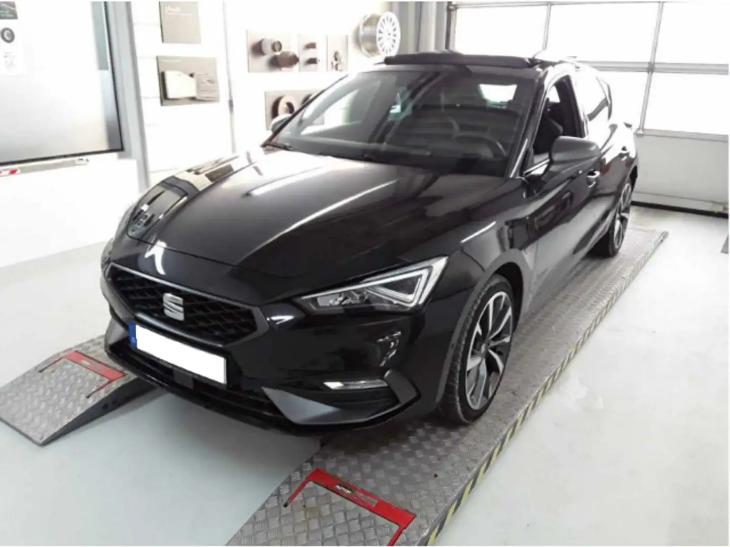 SEAT Leon FR DSG ACC*RFK*PANO*LED*Full Link*.. Negro - 2