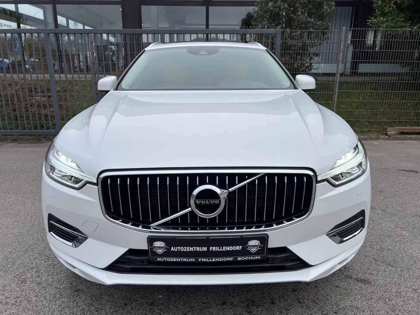 Volvo XC60 Inscription Plug-In Hybrid AWD KAMERA/AHK!! Blanc - 2