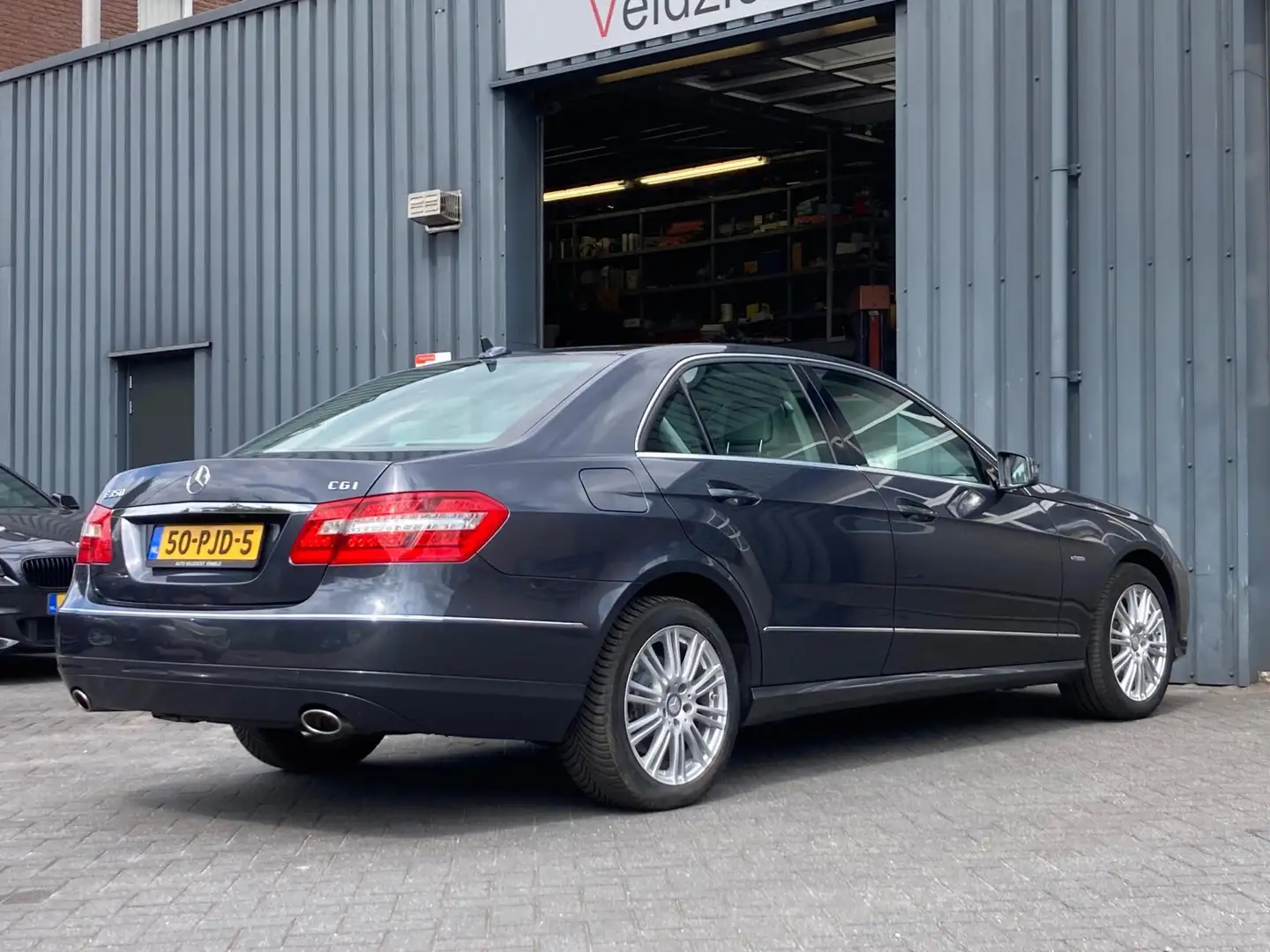 Mercedes-Benz E 350 CGI Elegance Leder Automaat Clima Cruise Trekhaak Grijs - 2