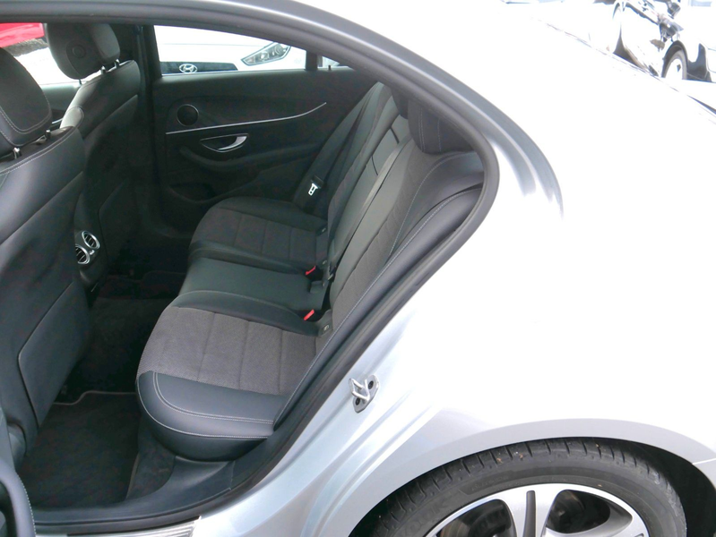 Mercedes-Benz E 400 d 4Matic Lim. Avantgarde NAVI/LED/360°/DIST — photo 9