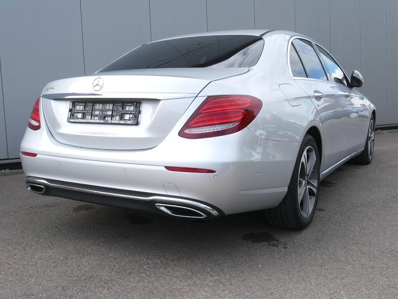 Mercedes-Benz E 400 d 4Matic Lim. Avantgarde NAVI/LED/360°/DIST — photo 4