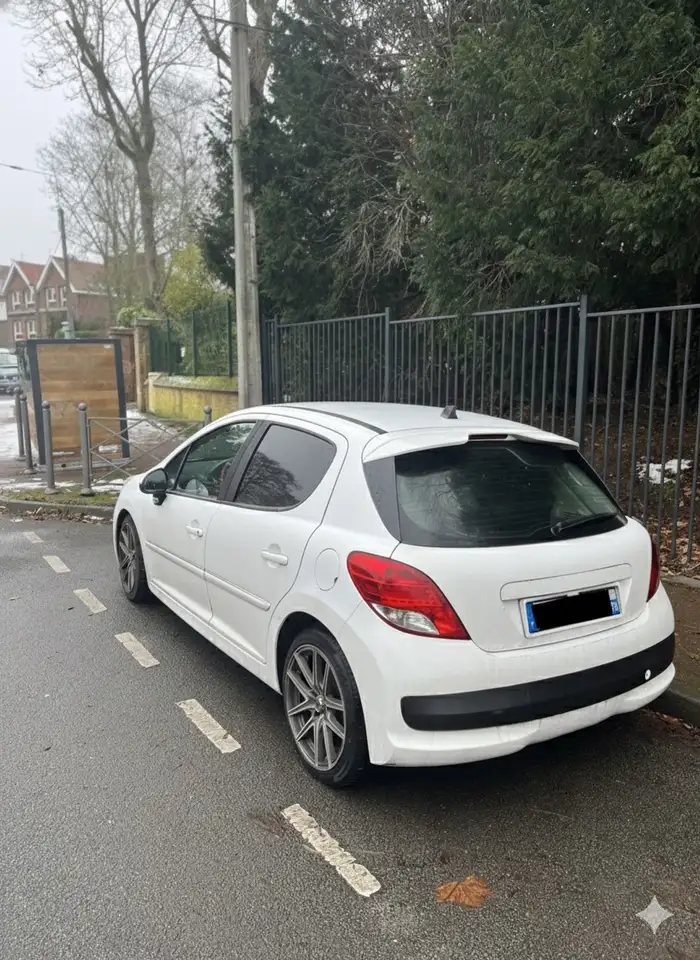 Peugeot 207 1.6 HDi 92ch FAP FÃ©line