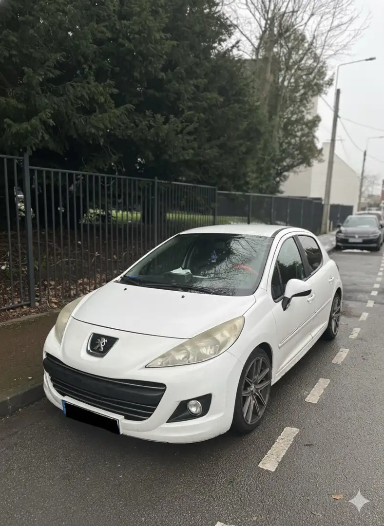 Peugeot 207 1.6 HDi 92ch FAP Féline - 2