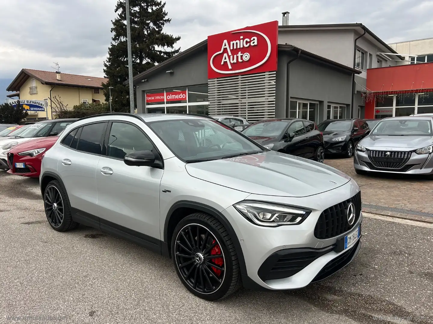 Mercedes-Benz GLA 35 AMG GLA 35 4Matic AMG Silber - 2