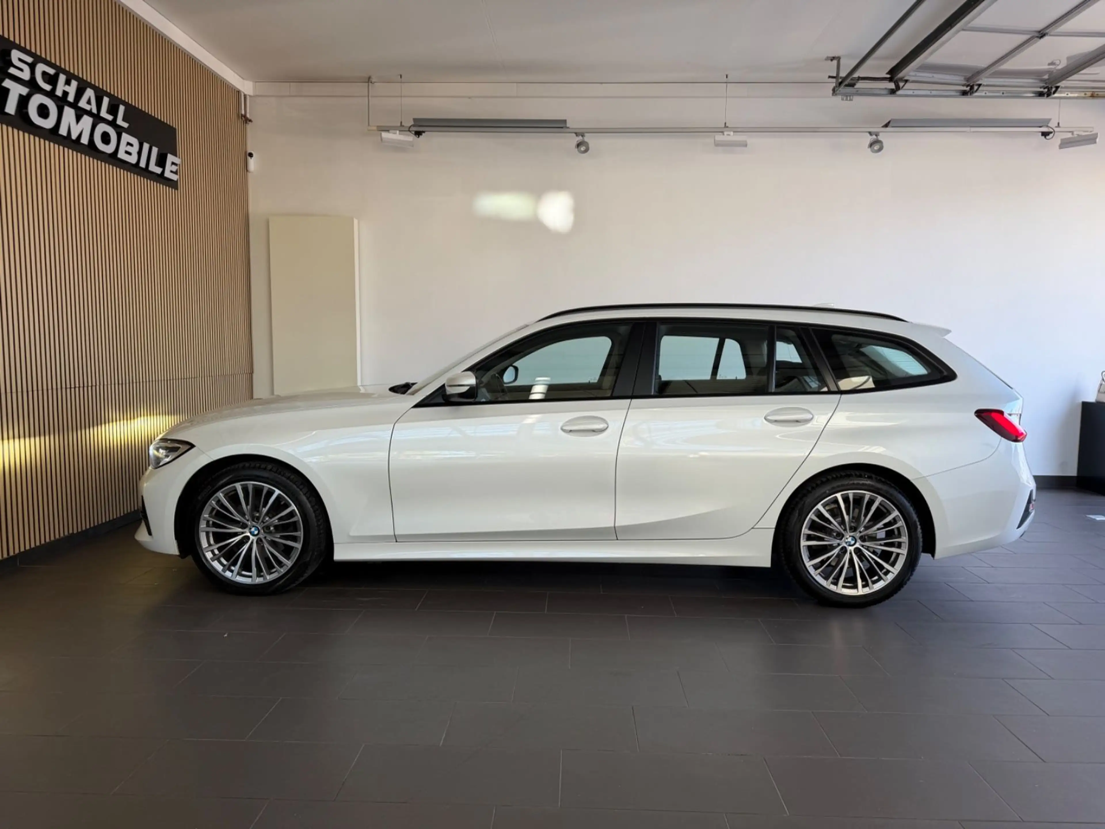 BMW 320 d Tou. *LED/PANO/SHZ/SPORTSITZE/LENKGRADHEIZ* — photo 5