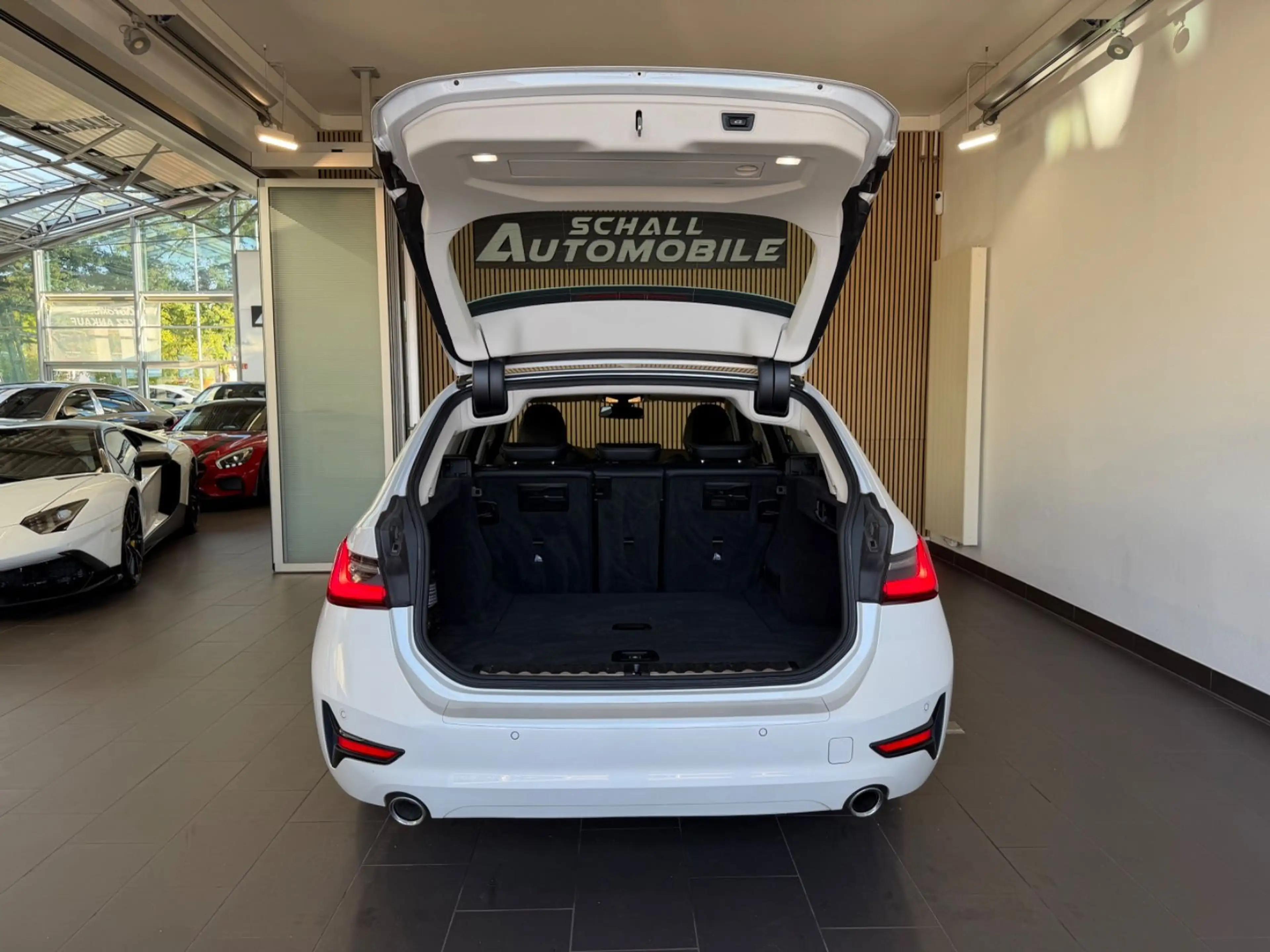 BMW 320 d Tou. *LED/PANO/SHZ/SPORTSITZE/LENKGRADHEIZ* — photo 9