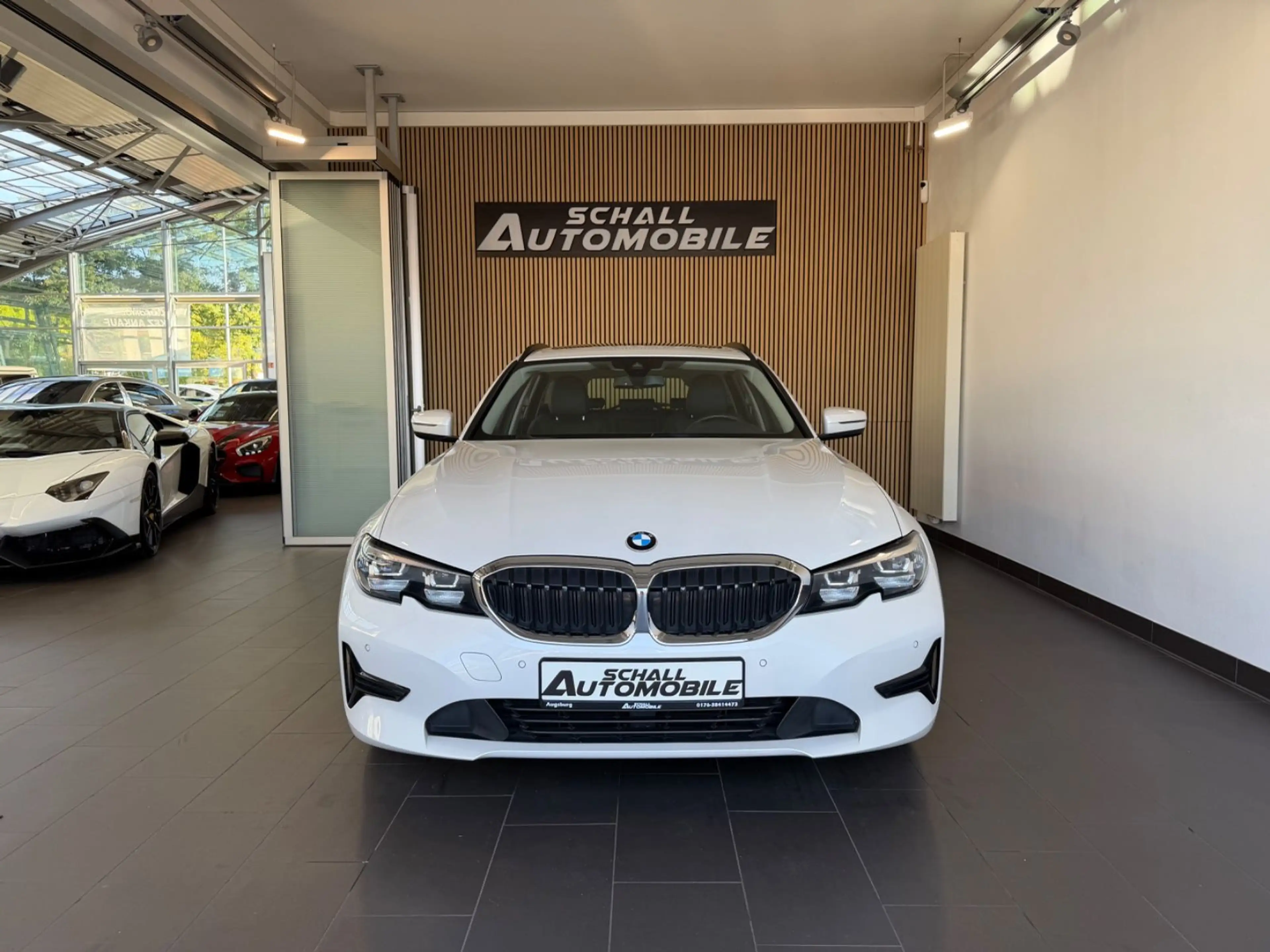 BMW 320 d Tou. *LED/PANO/SHZ/SPORTSITZE/LENKGRADHEIZ* — photo 2