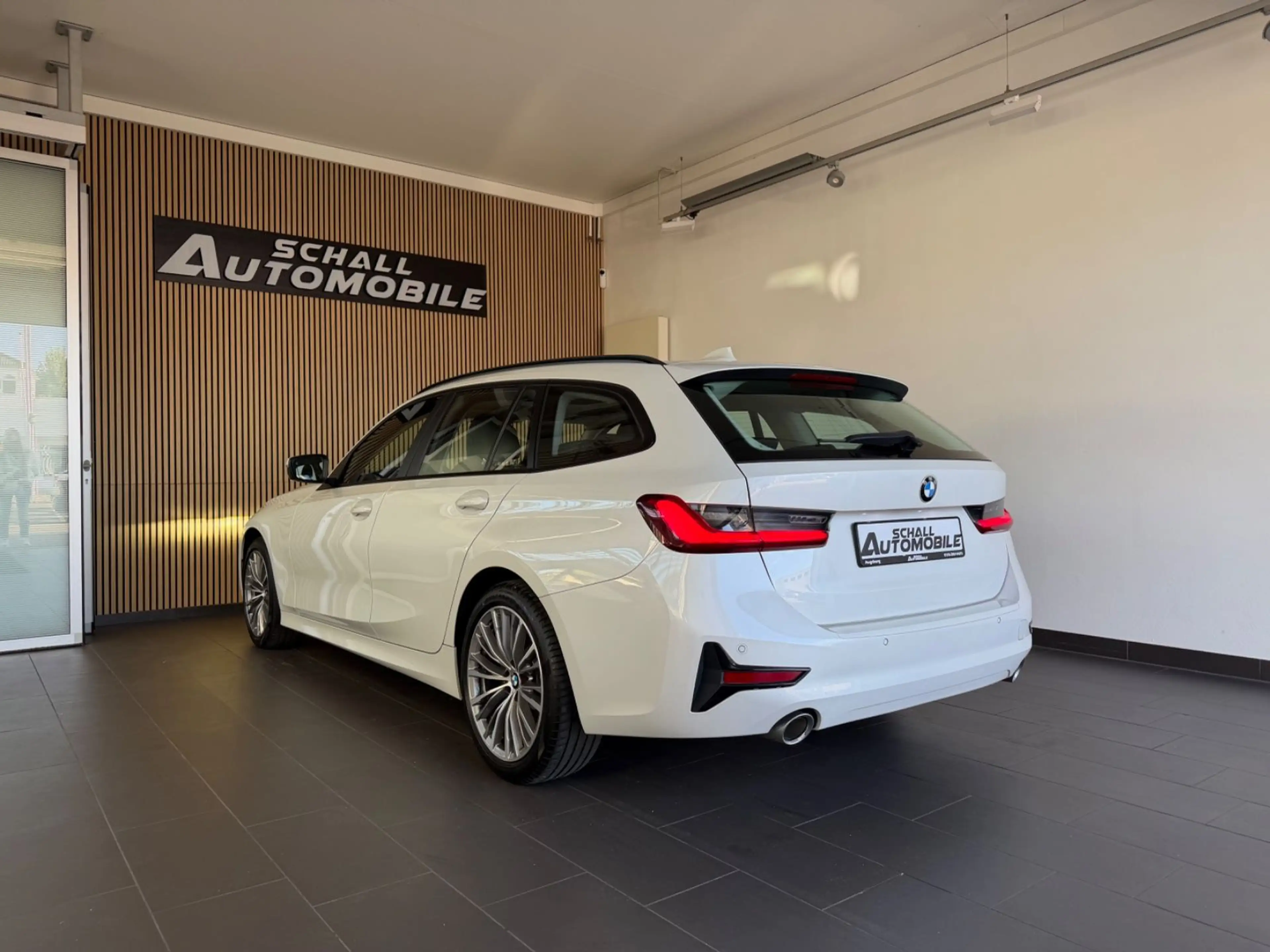 BMW 320 d Tou. *LED/PANO/SHZ/SPORTSITZE/LENKGRADHEIZ* — photo 6