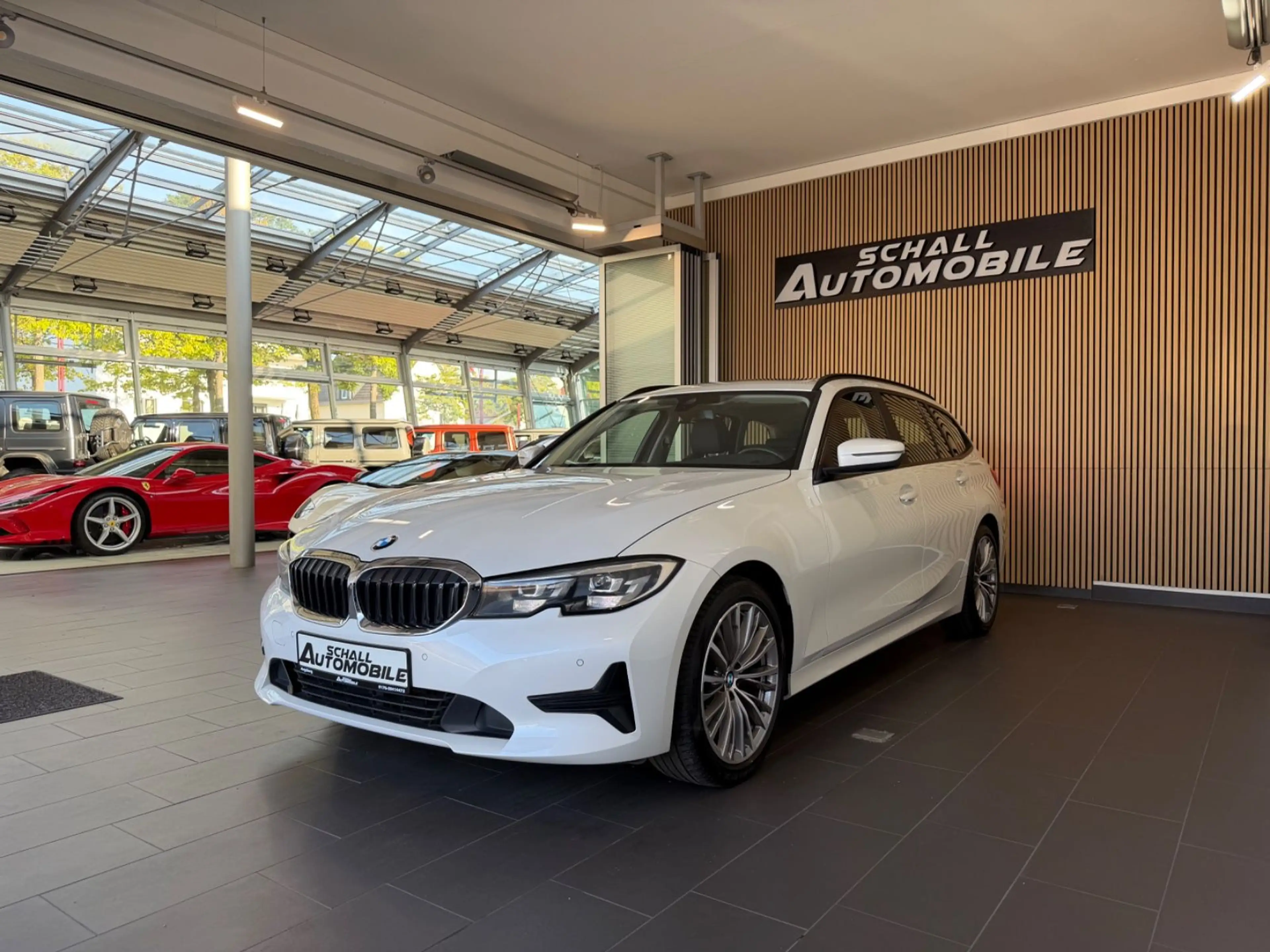 BMW 320 d Tou. *LED/PANO/SHZ/SPORTSITZE/LENKGRADHEIZ*