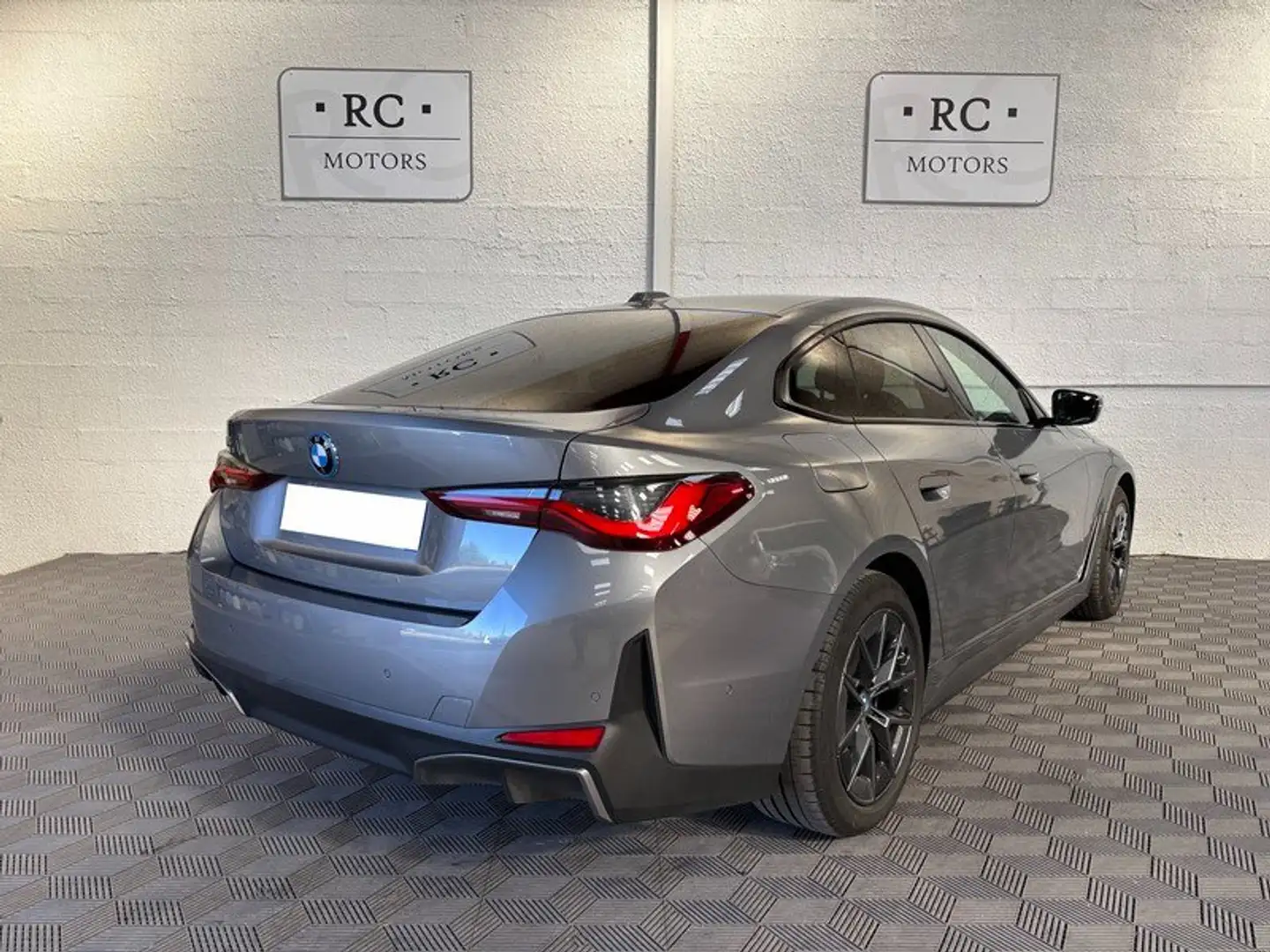 BMW i4 eDrive35 286 ch. Business Design *JA18 *Carplay Gris - 2