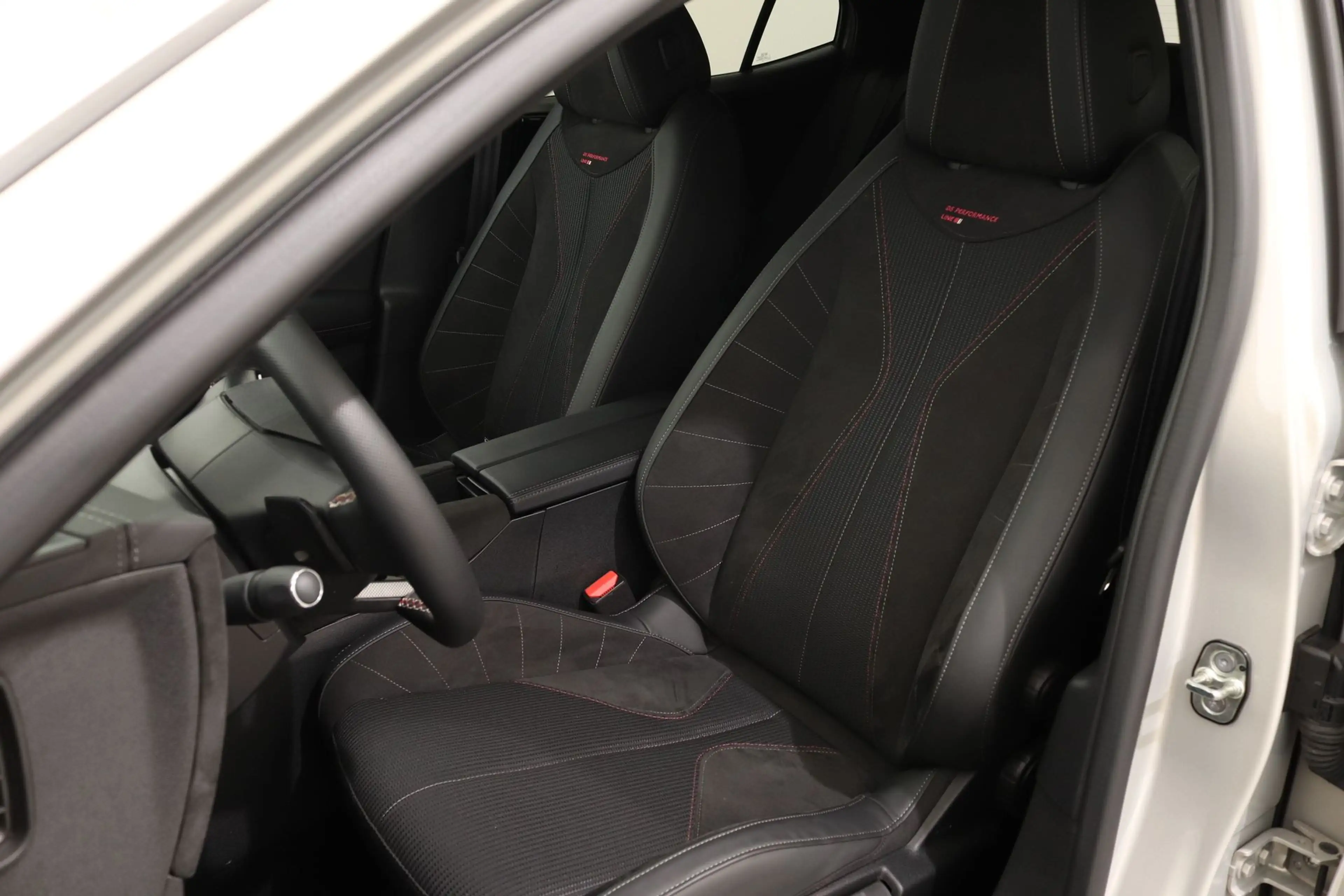 DS Automobiles DS 4 1.2 PURETECH 130PK PERFORMANCE LINE PLUS EAT8 | El — photo 4