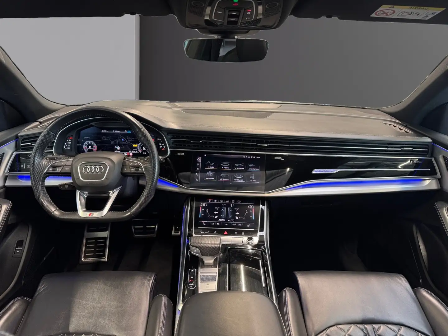 Audi Q8 S line Schwarz - 2