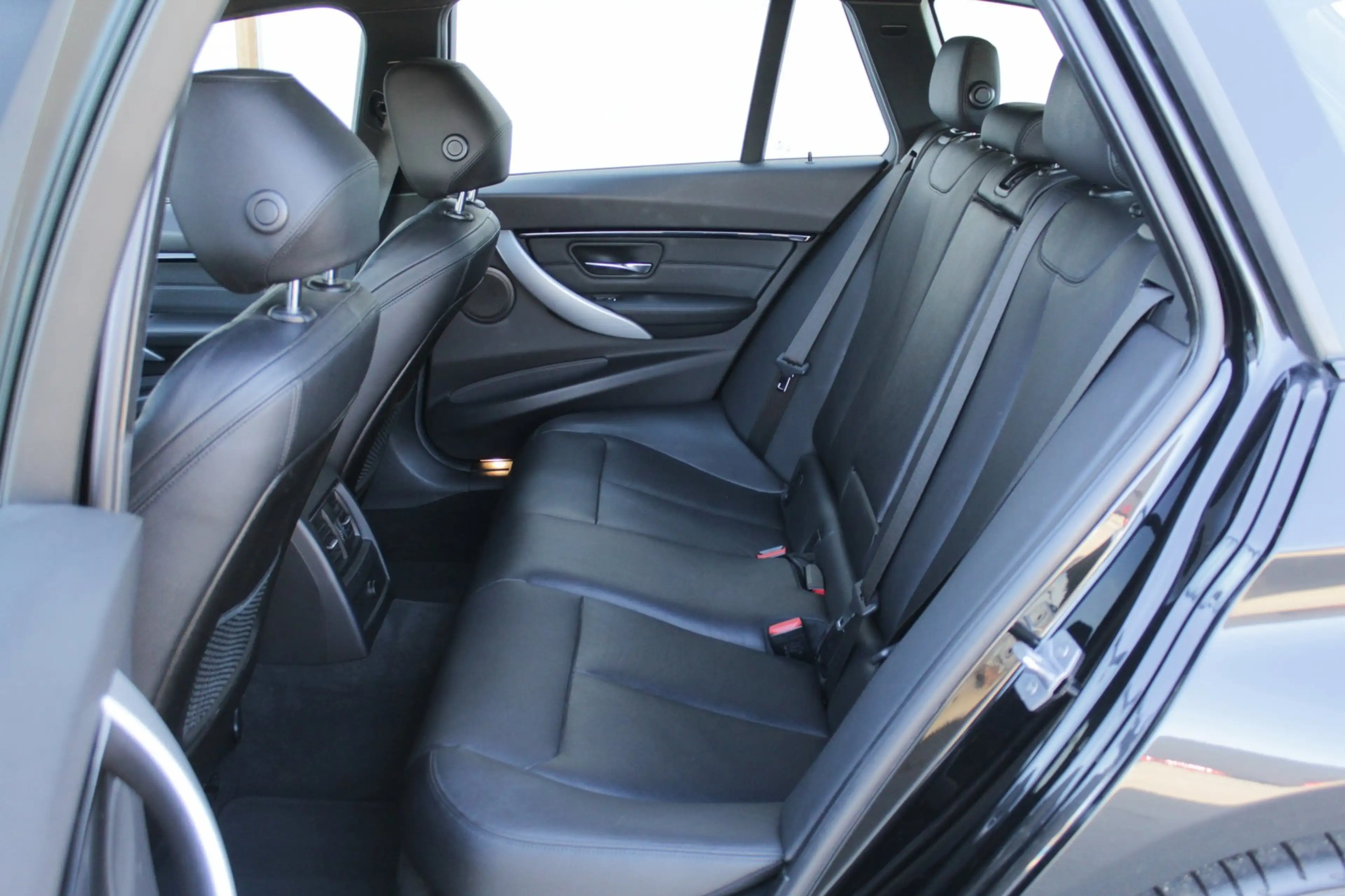 BMW 318 3-serie Touring 318i Edition M Sport Shadow Execut — photo 14