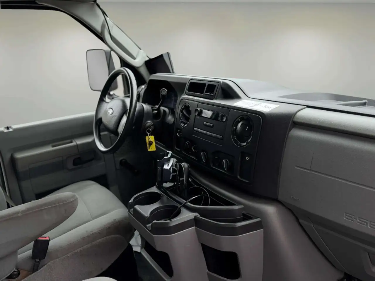 Ford E-450 photo Ford E-450