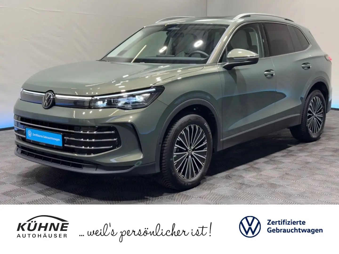 Volkswagen Tiguan Elegance 2.0 TDI DSG | ACC PANO AHK ALARM Groen - 1