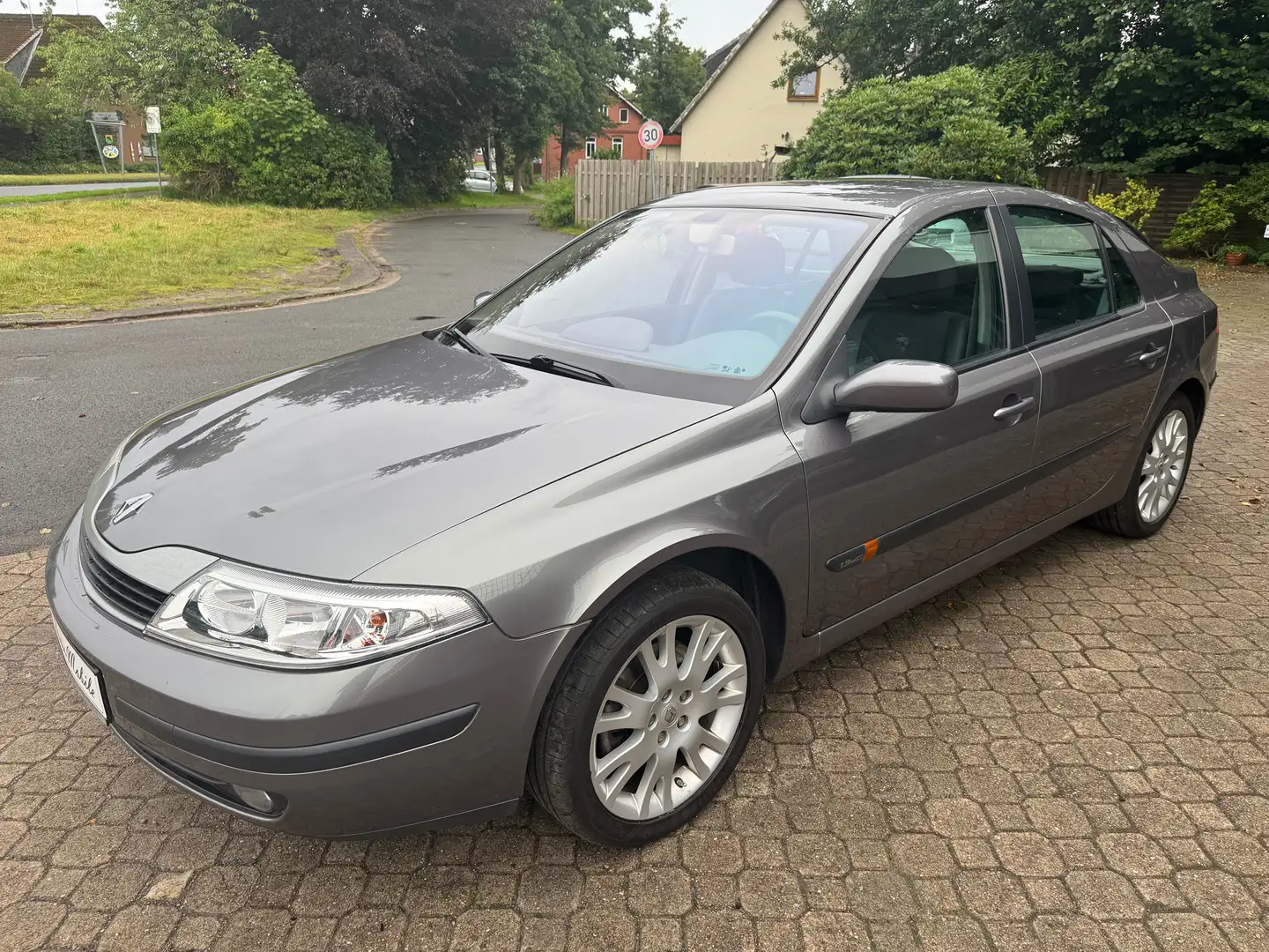 Renault Laguna 1.9 dCi Dynamique *nur 143 TKM*HU a.W. neu*DPF* Grau - 2