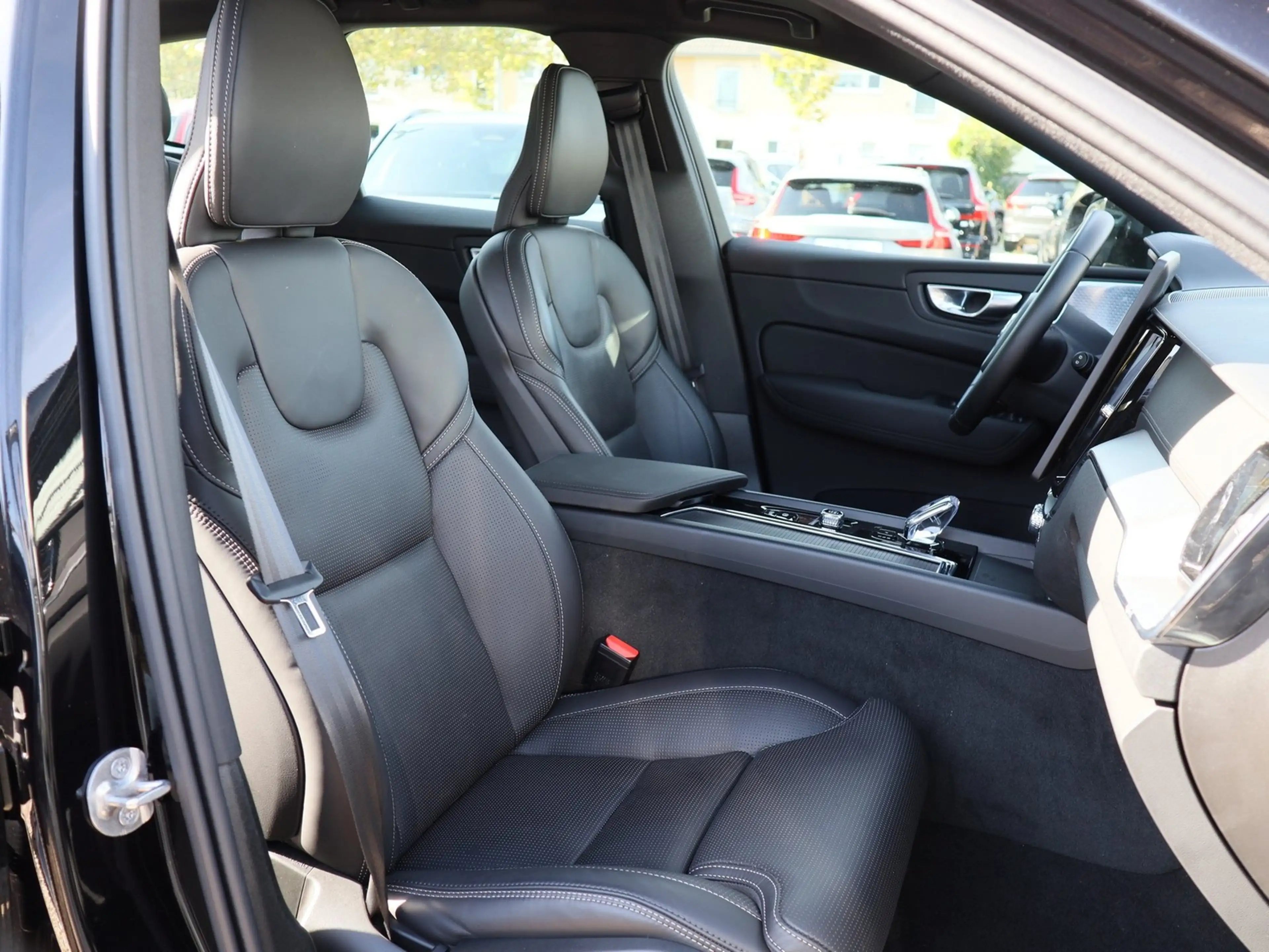 Volvo XC60 B5 AWD Ultra Black Edition Navi*PDC*LED — photo 6