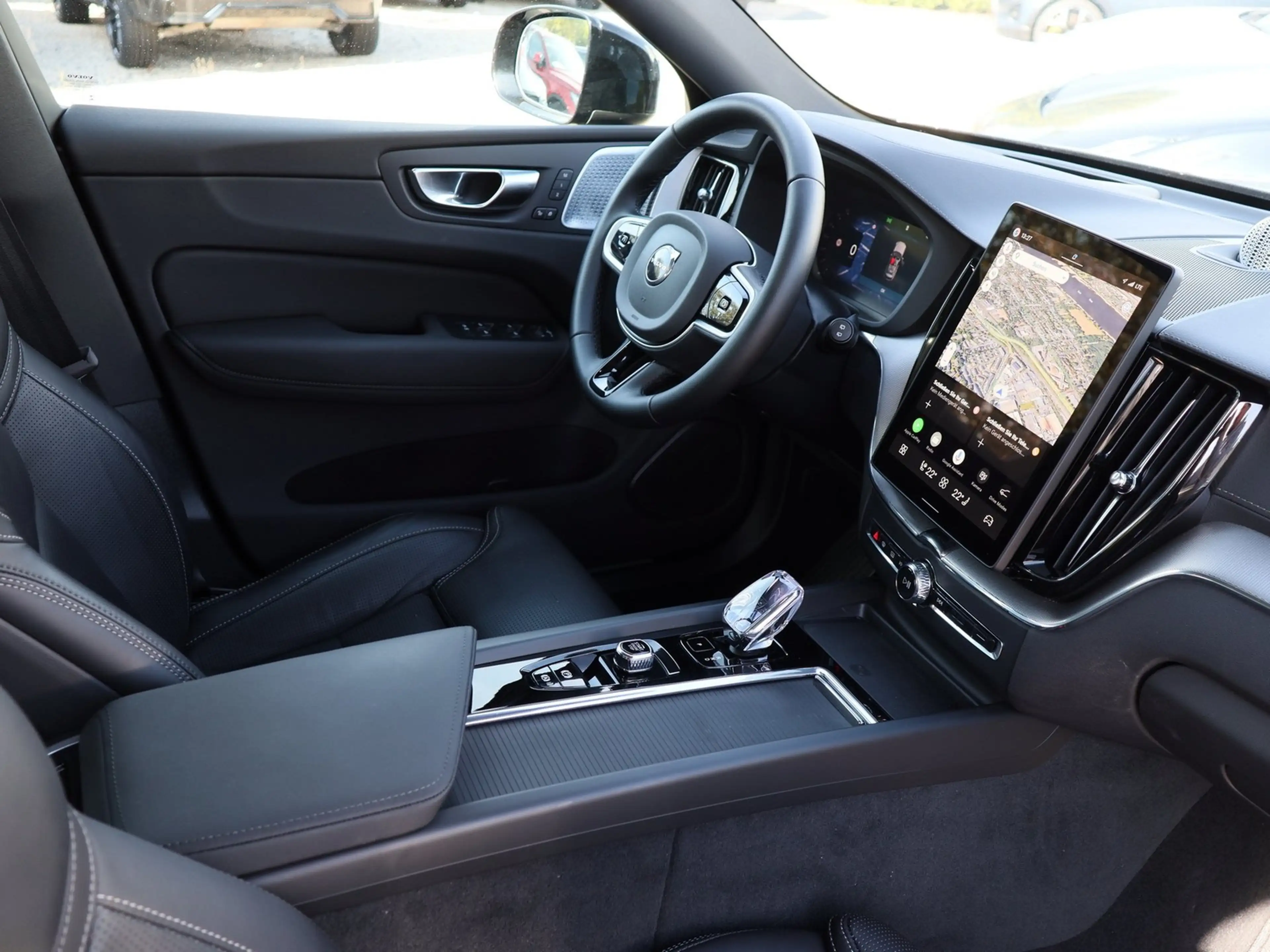 Volvo XC60 B5 AWD Ultra Black Edition Navi*PDC*LED — photo 3