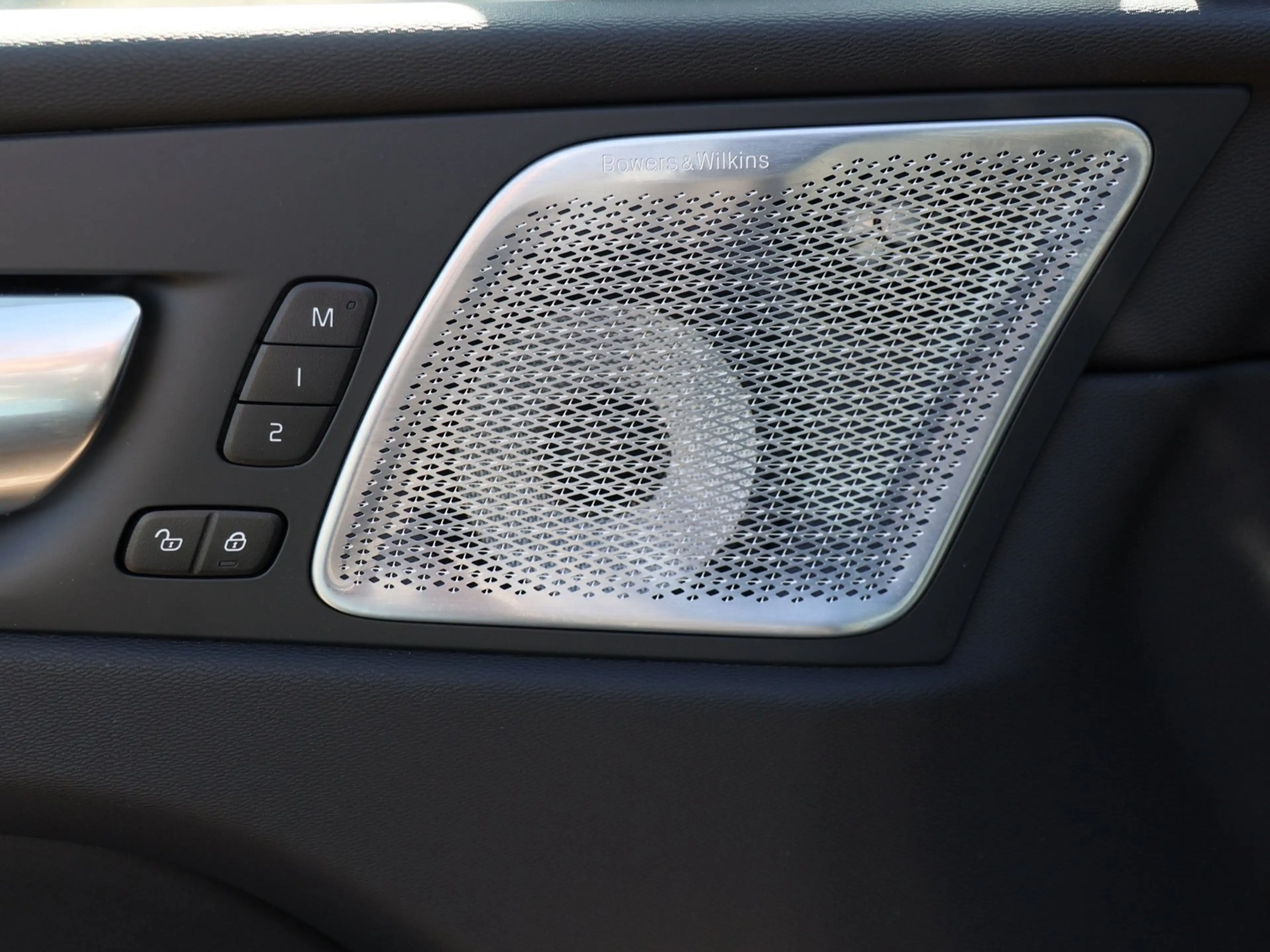 Volvo XC60 B5 AWD Ultra Black Edition Navi*PDC*LED — photo 14