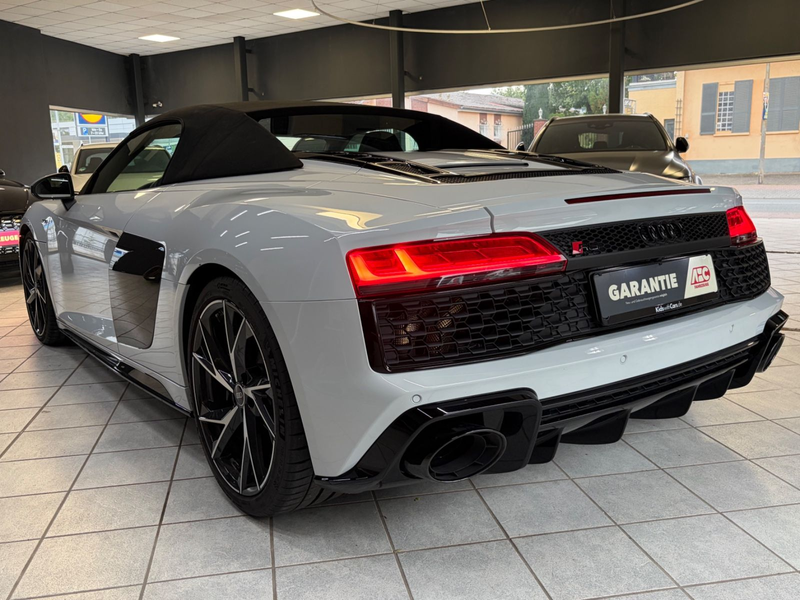 Audi R8 Spyder 5.2 FSI RWD — photo 11