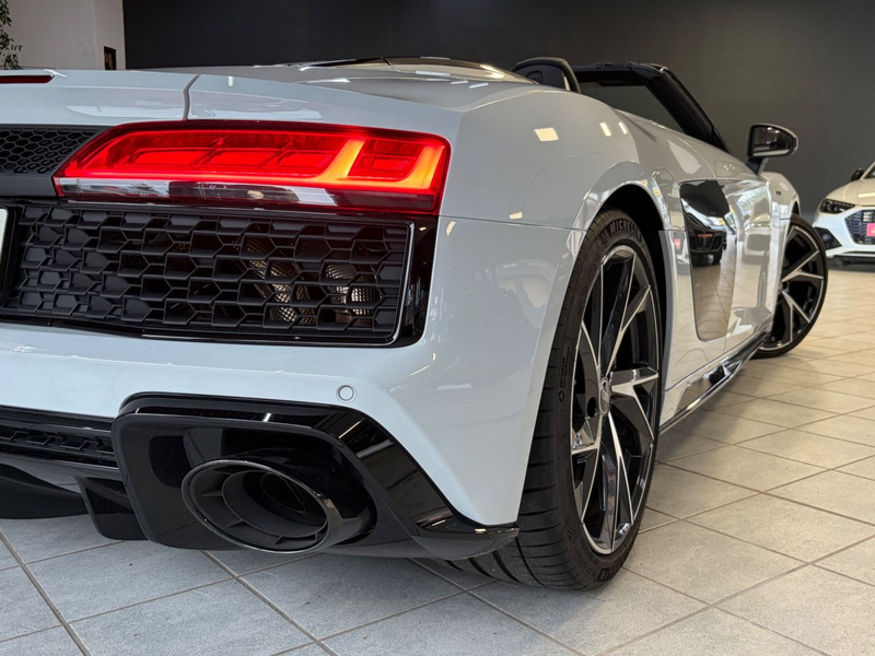 Audi R8 Spyder 5.2 FSI RWD — photo 4