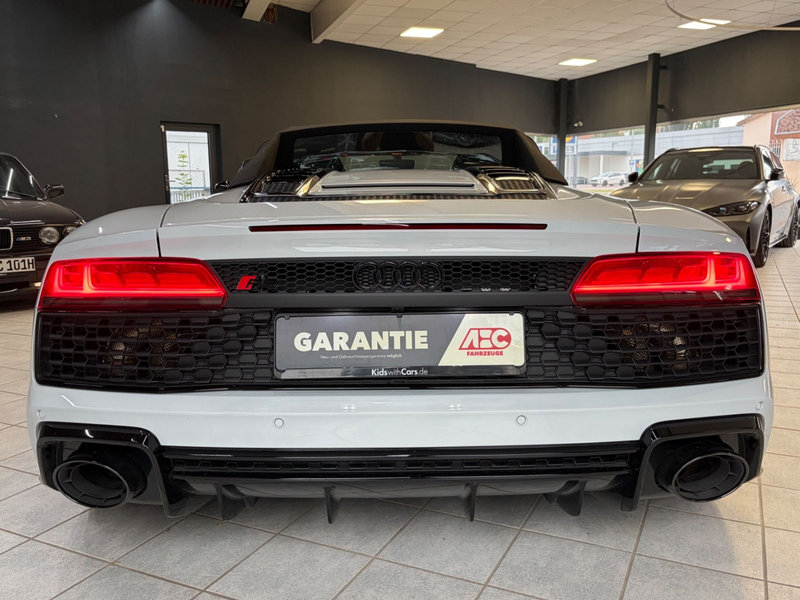 Audi R8 Spyder 5.2 FSI RWD — photo 10