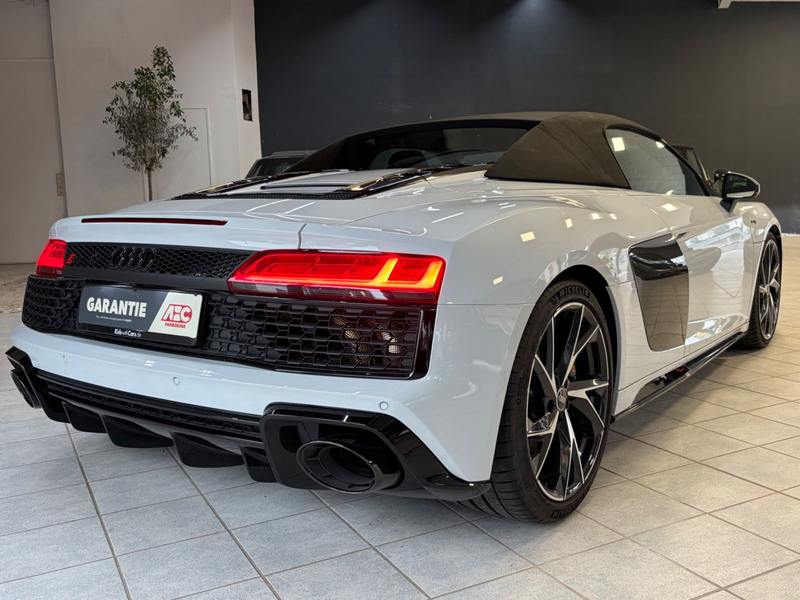 Audi R8 Spyder 5.2 FSI RWD — photo 9