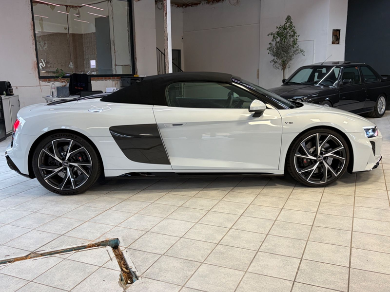 Audi R8 Spyder 5.2 FSI RWD — photo 8