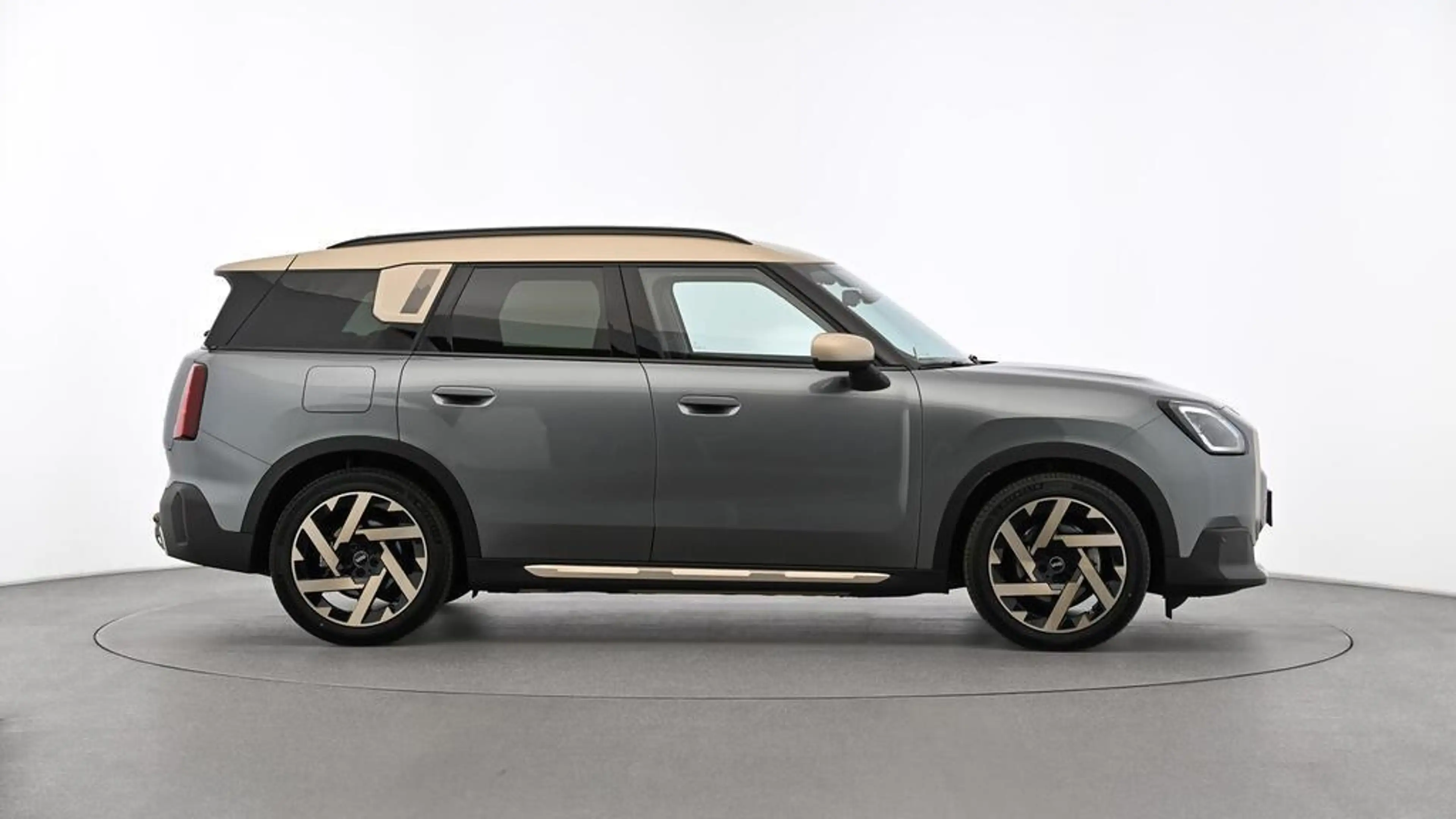 MINI Countryman E — photo 4