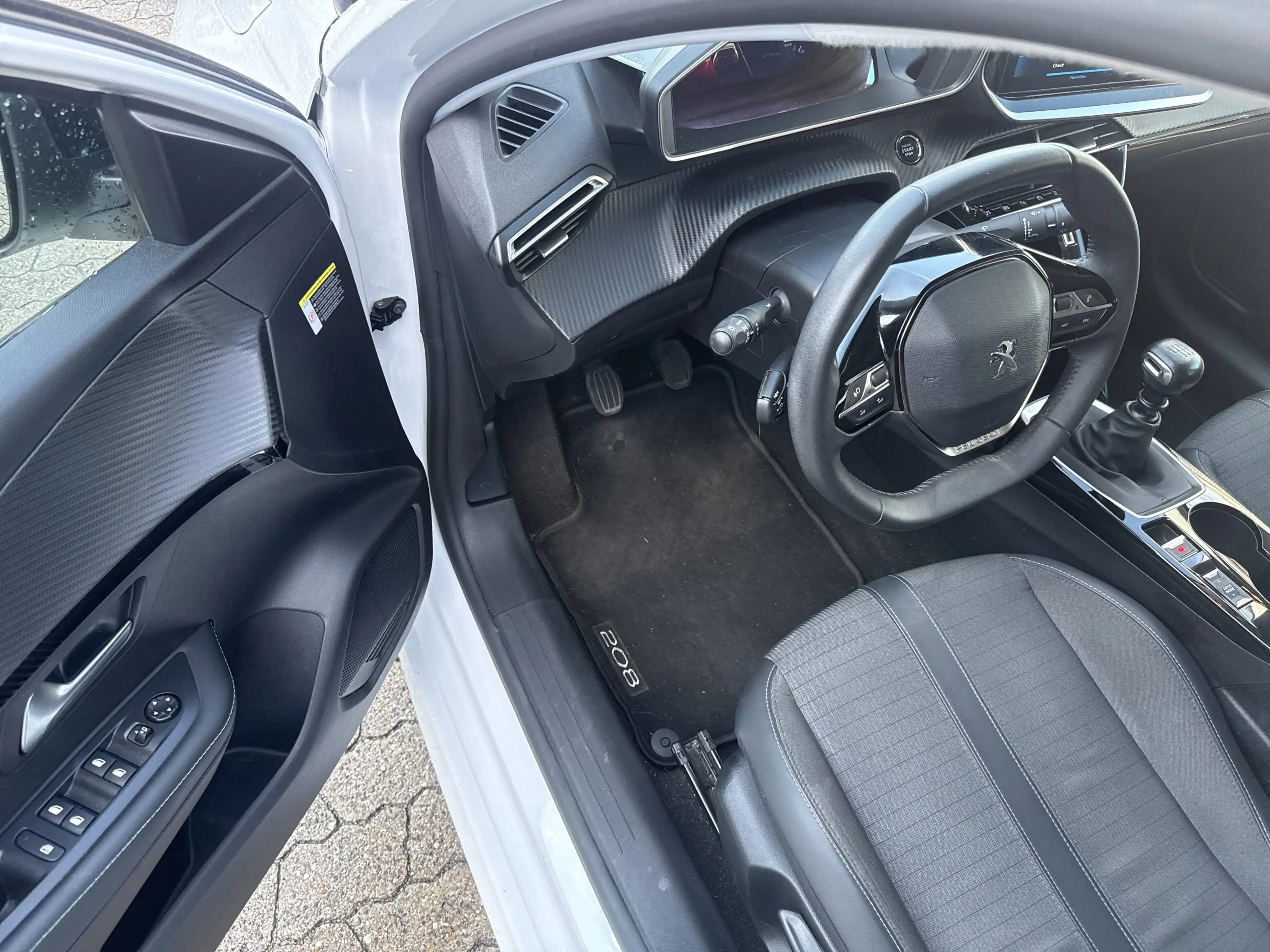 Peugeot 208 1.2 PureTech 100 Allure Pack LED+Navi+SHZ+Kam — photo 7