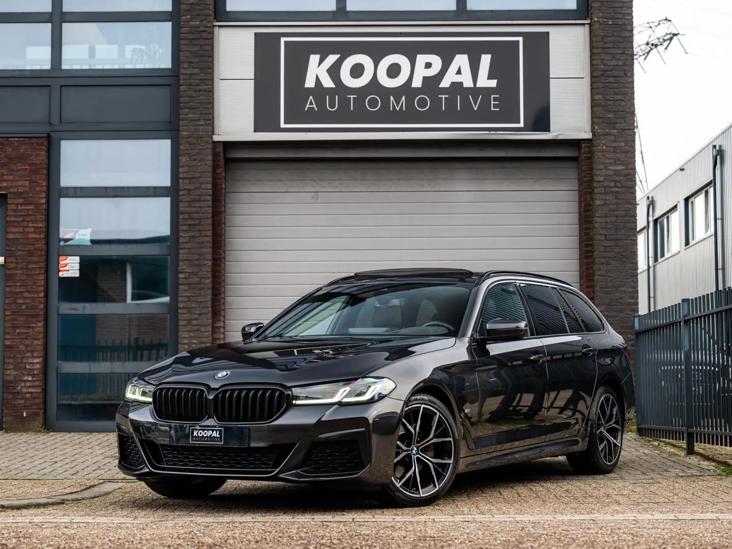 BMW 520 5-serie Touring 520i M-sport High Executive Editio Grau - 1