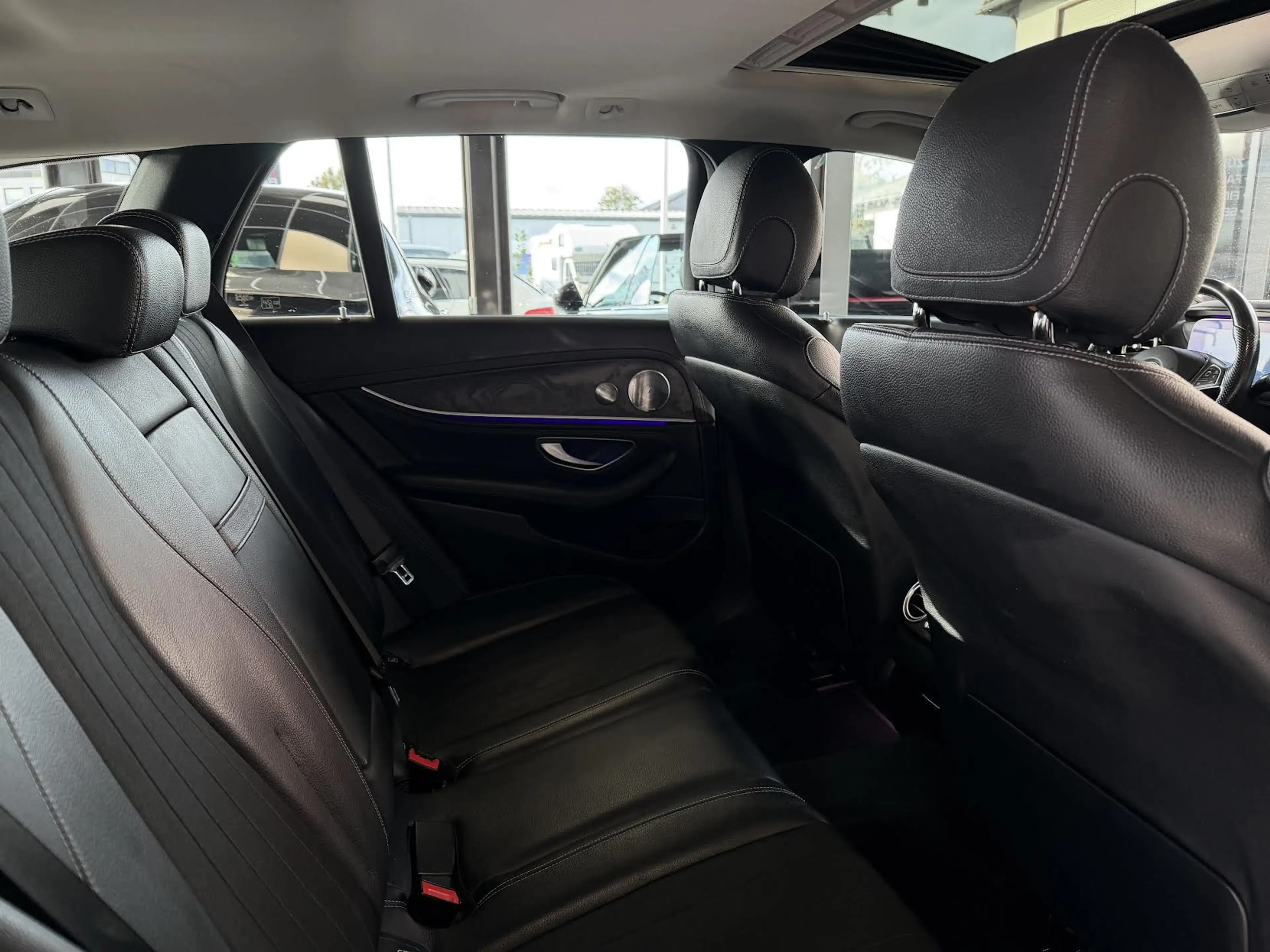 Mercedes-Benz E 220 E 220 d°EXCLUSIVE°AHK°BURMESTER°SCHIEBEDACH° — photo 12