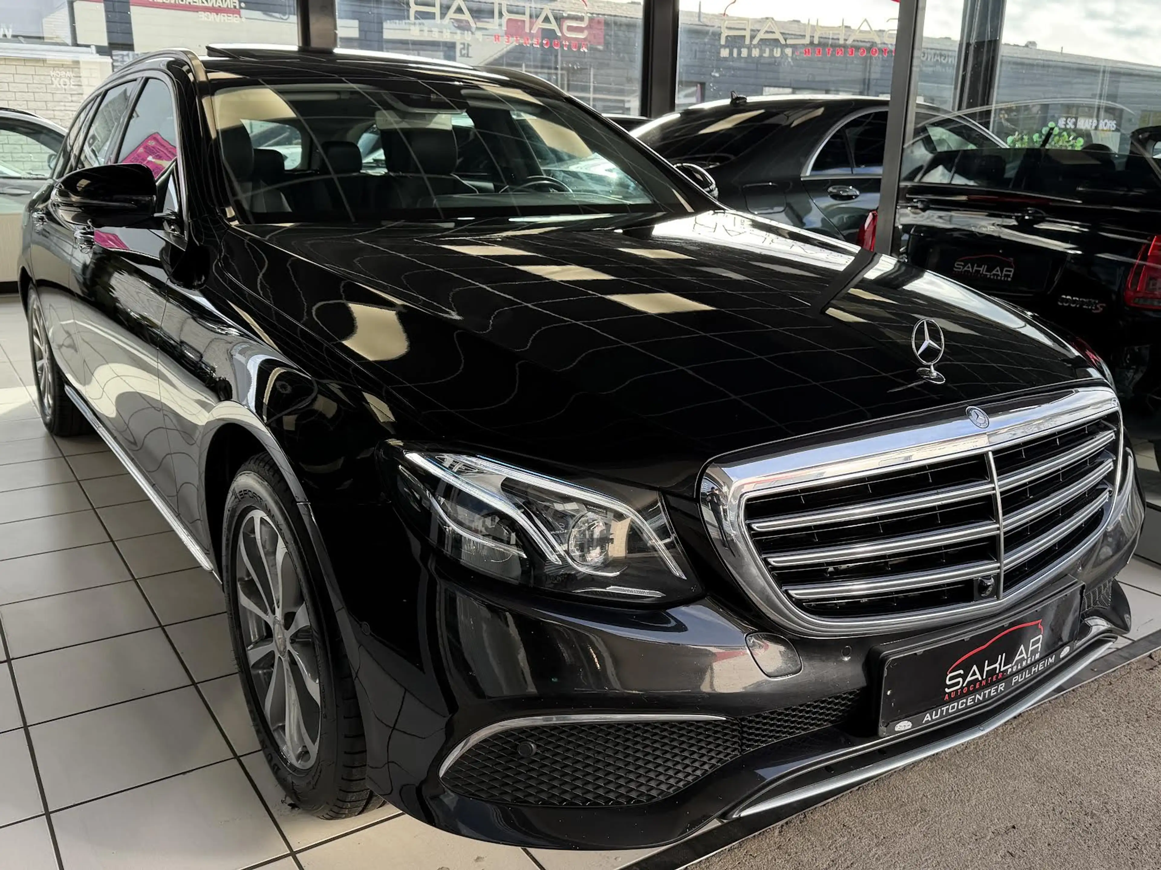 Mercedes-Benz E 220 E 220 d°EXCLUSIVE°AHK°BURMESTER°SCHIEBEDACH° — photo 4