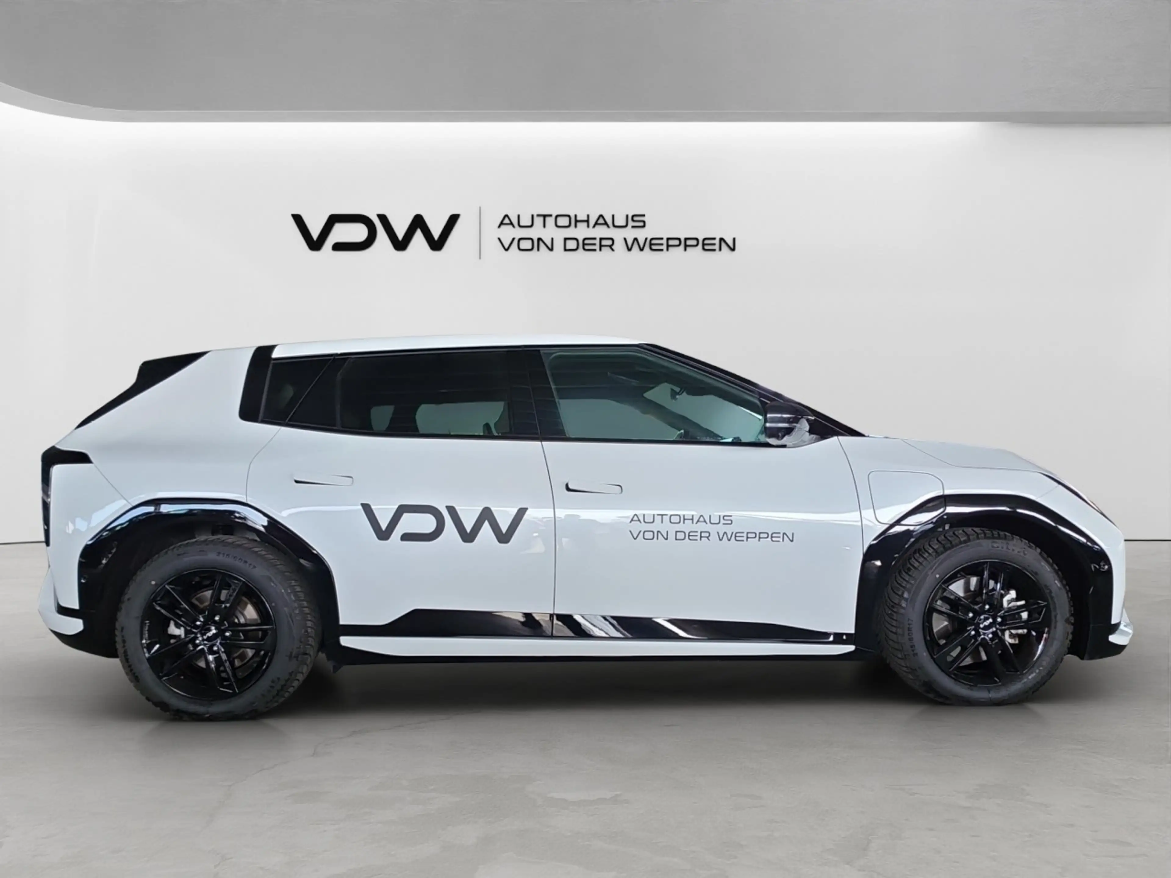 Kia EV4 81 FWD GTL — photo 9