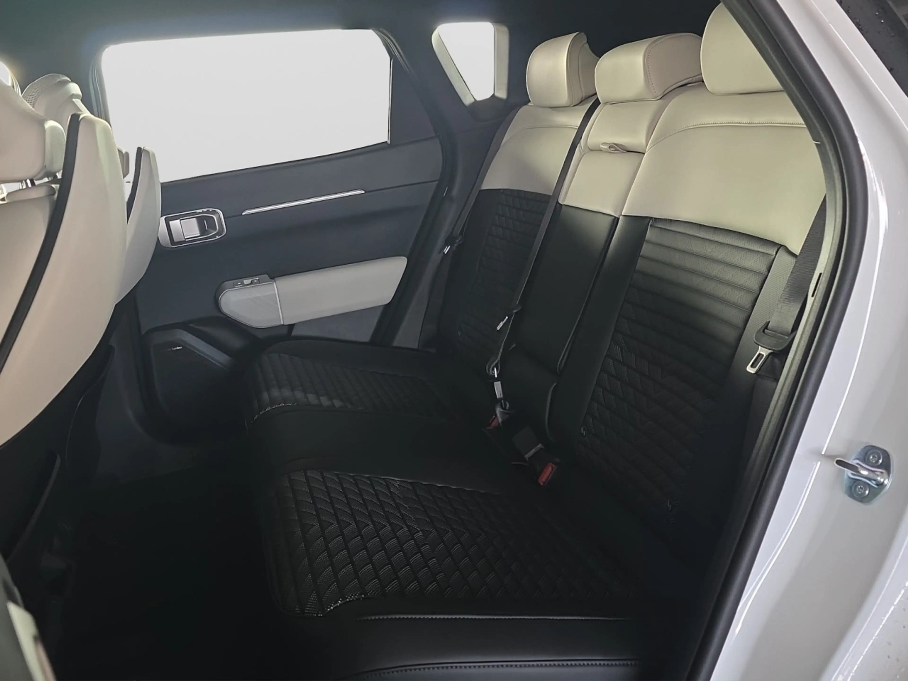 Kia EV4 81 FWD GTL — photo 14