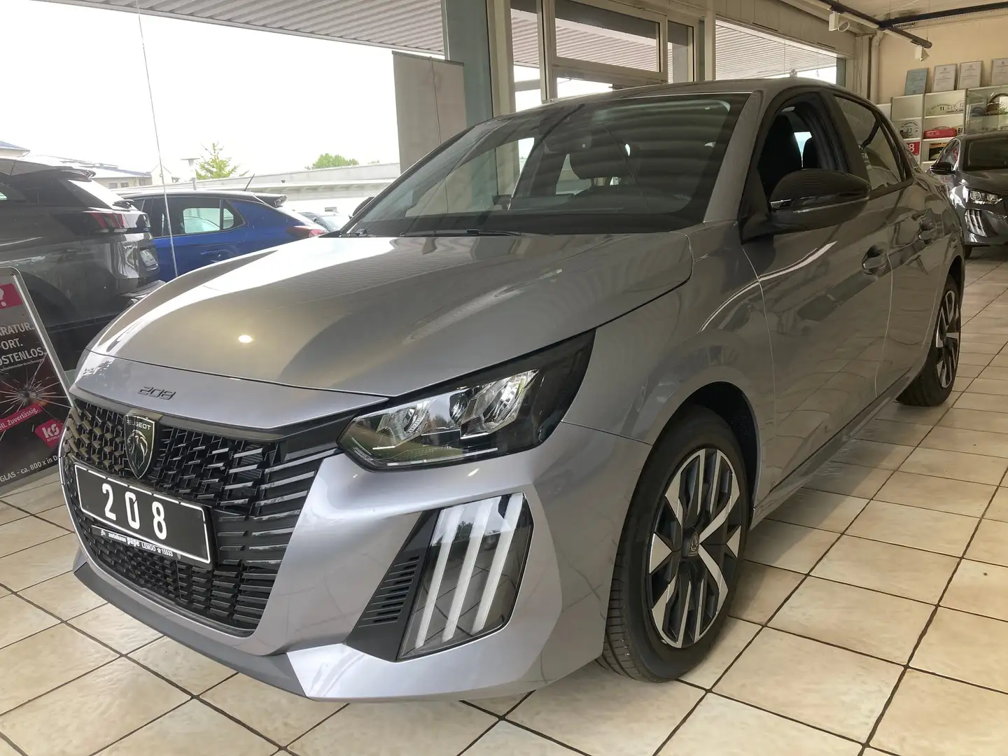 Peugeot 208 Style Grau - 1