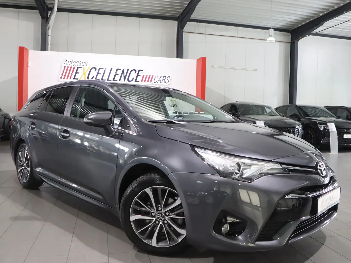 Toyota Avensis Touring D SPORT EXECUTIVE / PANORAMA,LED Gris - 2
