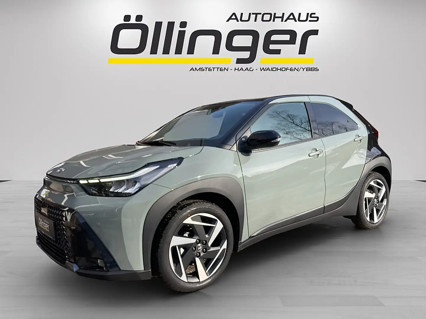 Toyota Aygo X 1,5 Hybrid Lounge Grau - 2