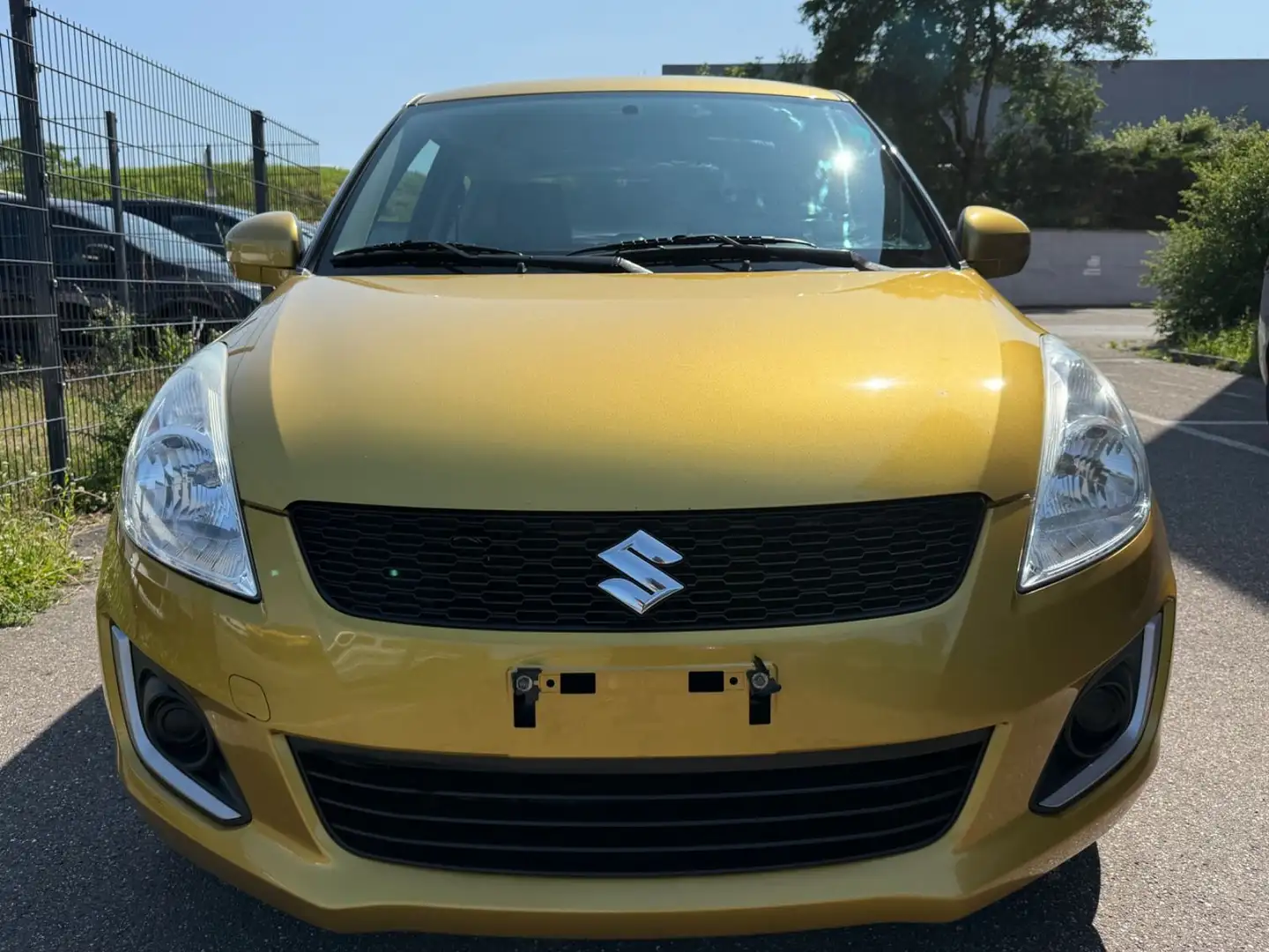 Suzuki Swift Basic / 2.Hand / Klima / S-Heft Gold - 2