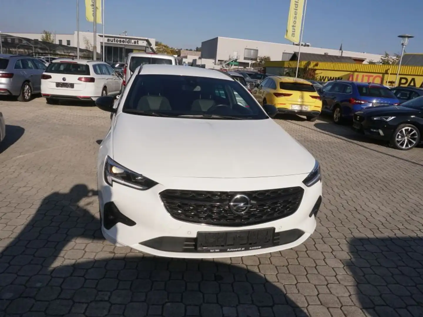 Opel Insignia 2,0 CDTI Aut. *TOPAUSSTATTUNG* Weiß - 2