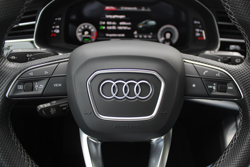 Audi Q7 60 TFSI e quattro Competition / Trekhaak / Panoram — photo 34
