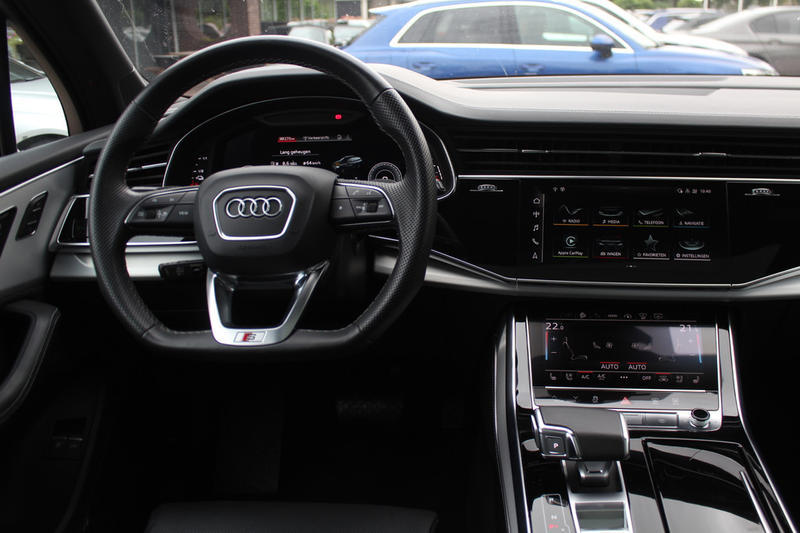 Audi Q7 60 TFSI e quattro Competition / Trekhaak / Panoram — photo 10
