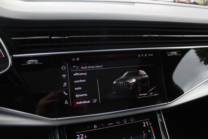 Audi Q7 60 TFSI e quattro Competition / Trekhaak / Panoram — photo 26