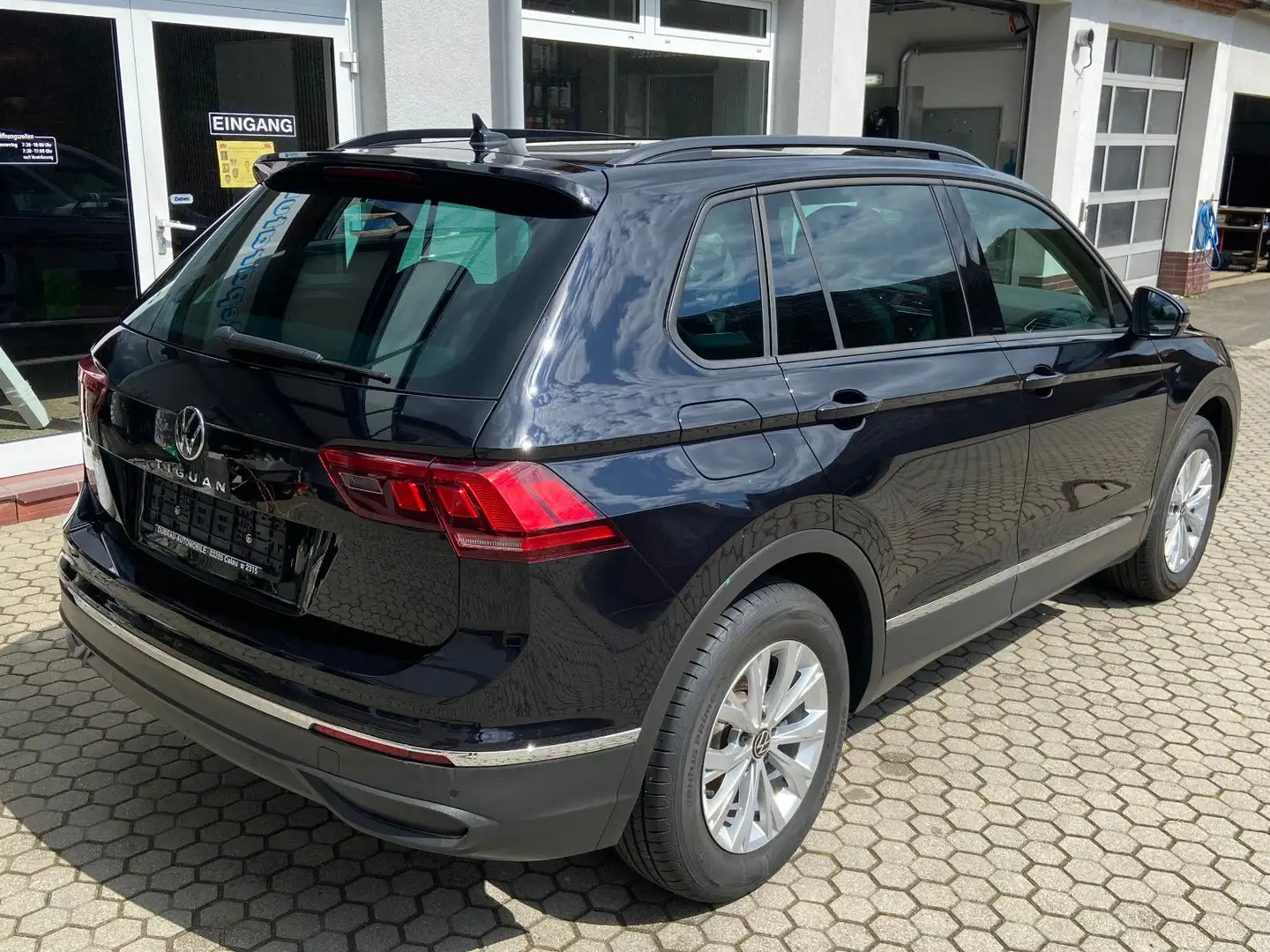 Volkswagen Tiguan Life Schwarz - 2