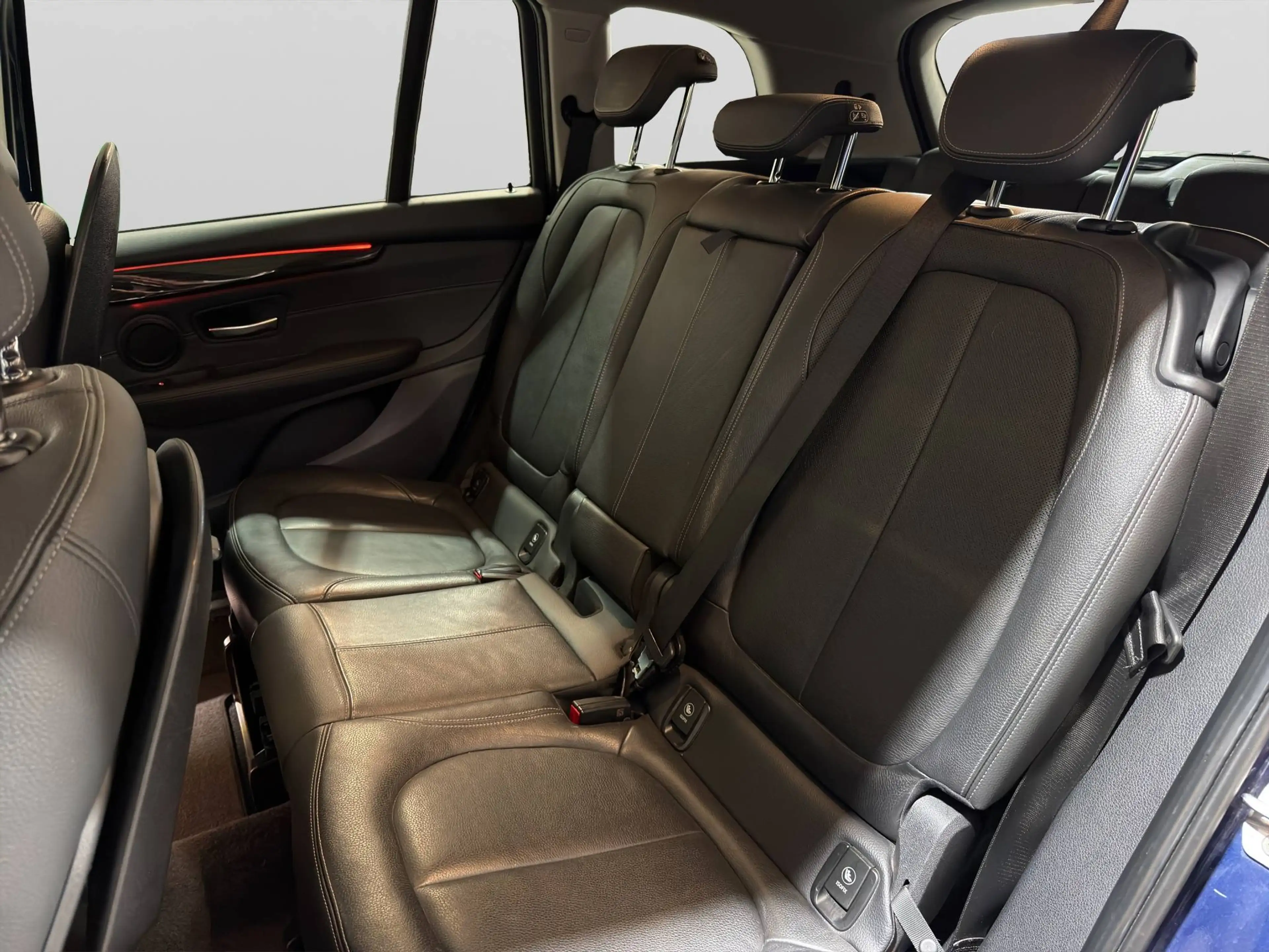 BMW 216 216 d Luxury Line | Kamera | AHK | PANO | 7 Sitze | PDC | DAP | — photo 15