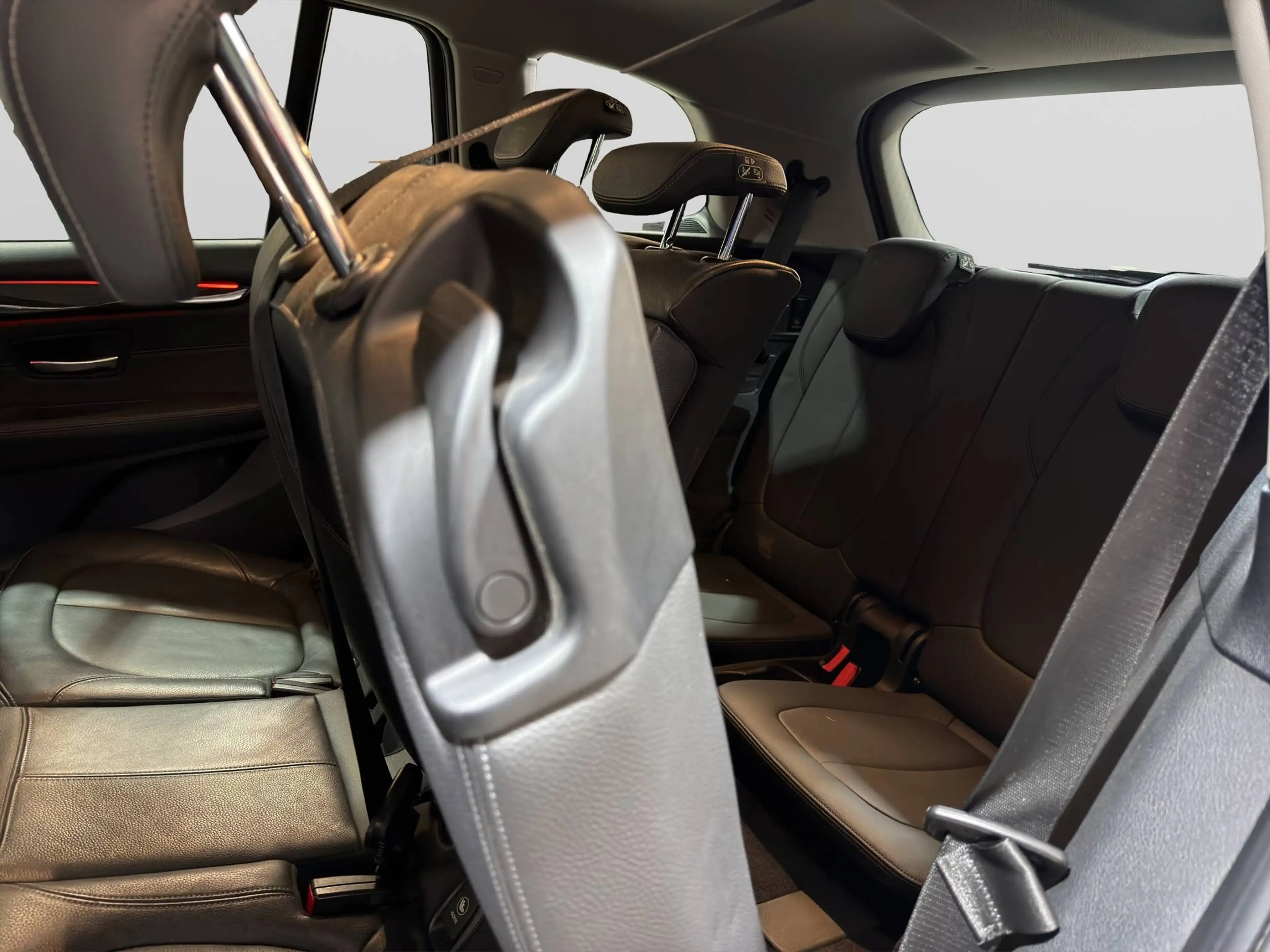 BMW 216 216 d Luxury Line | Kamera | AHK | PANO | 7 Sitze | PDC | DAP | — photo 14